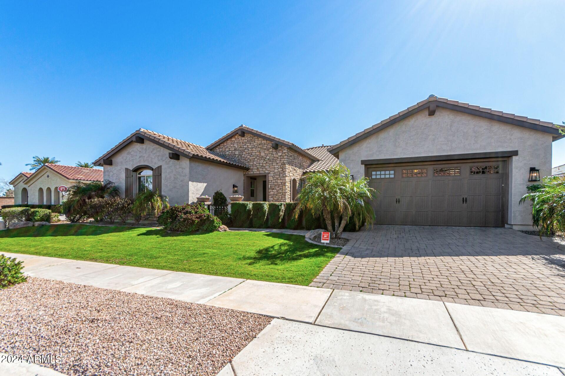 521 W KAIBAB Place