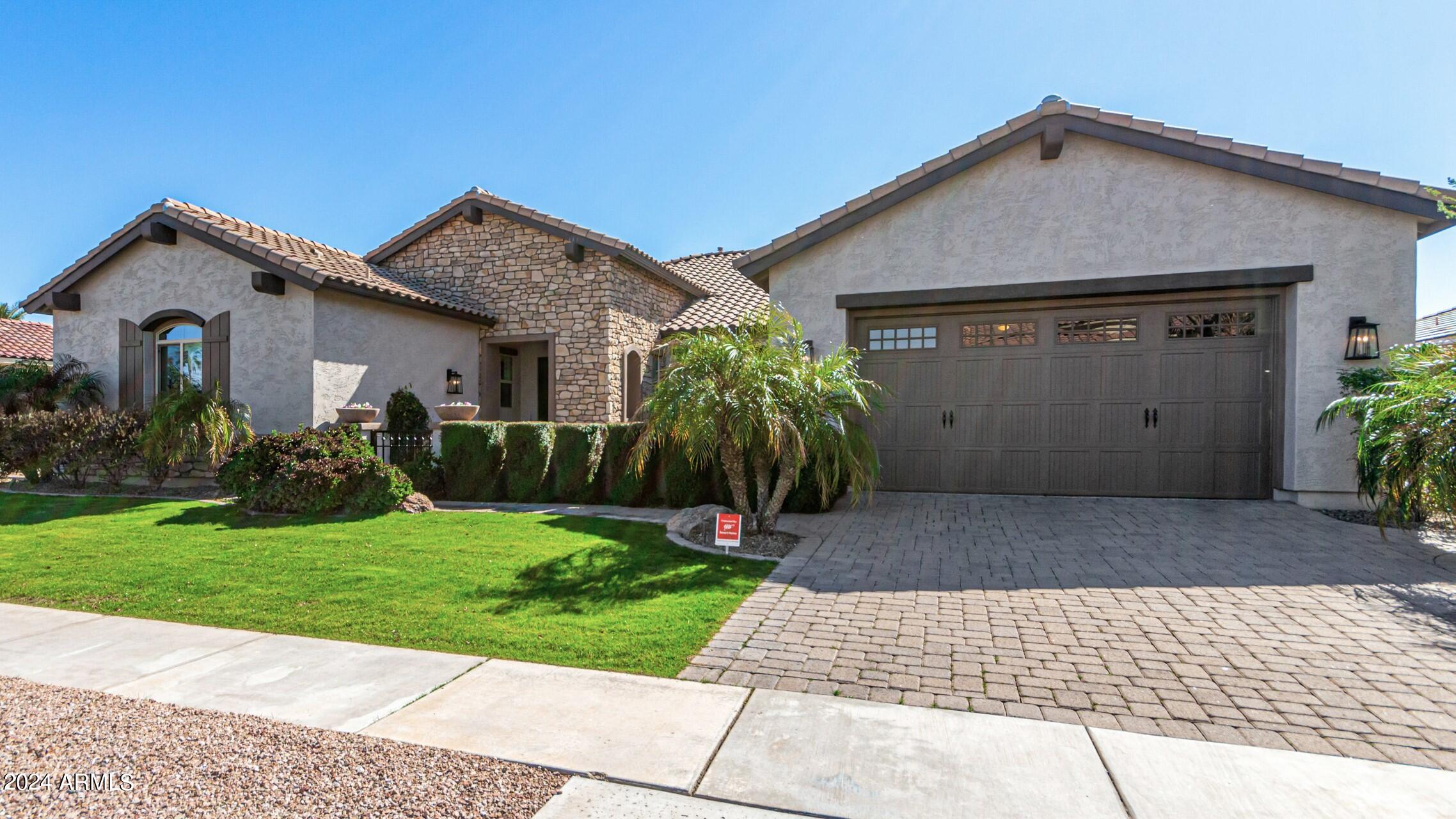 521 W KAIBAB Place