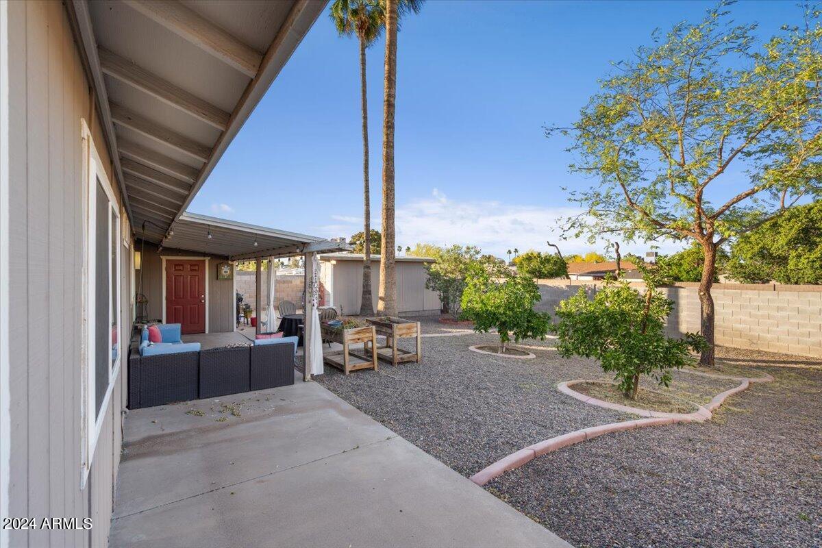 1114 W Auburn Drive