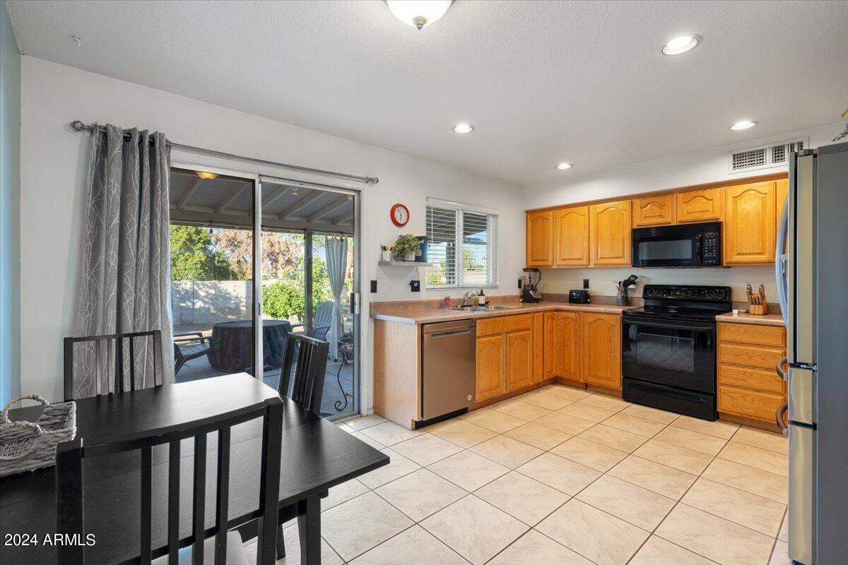 1114 W Auburn Drive