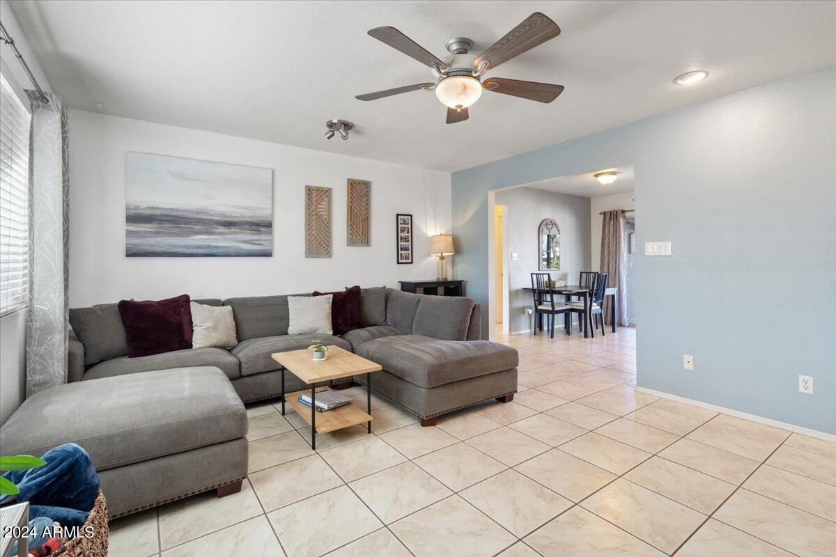 1114 W Auburn Drive