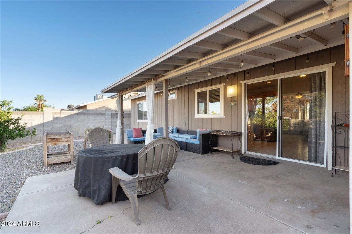 1114 W Auburn Drive