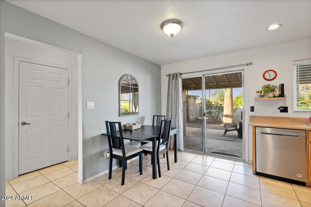 1114 W Auburn Drive