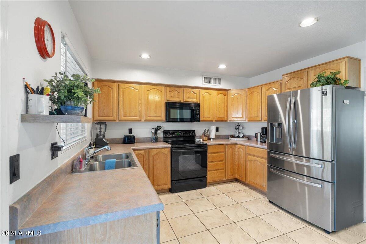1114 W Auburn Drive