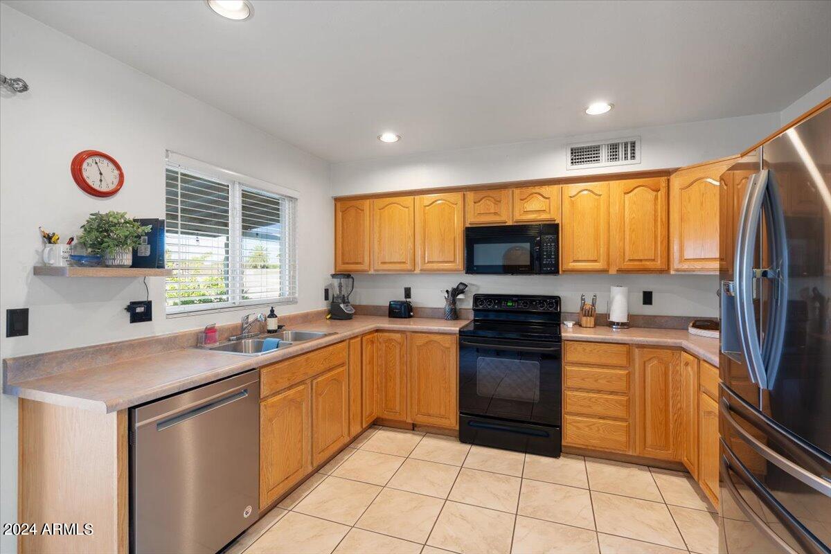 1114 W Auburn Drive