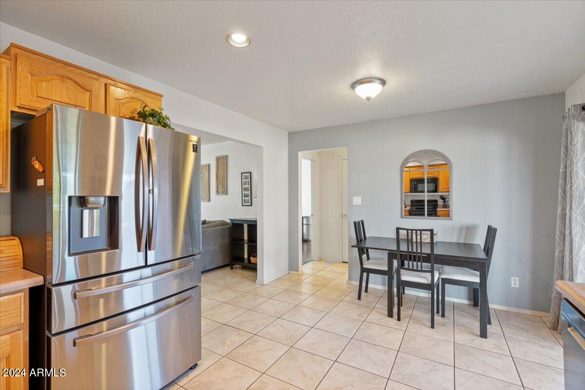 1114 W Auburn Drive