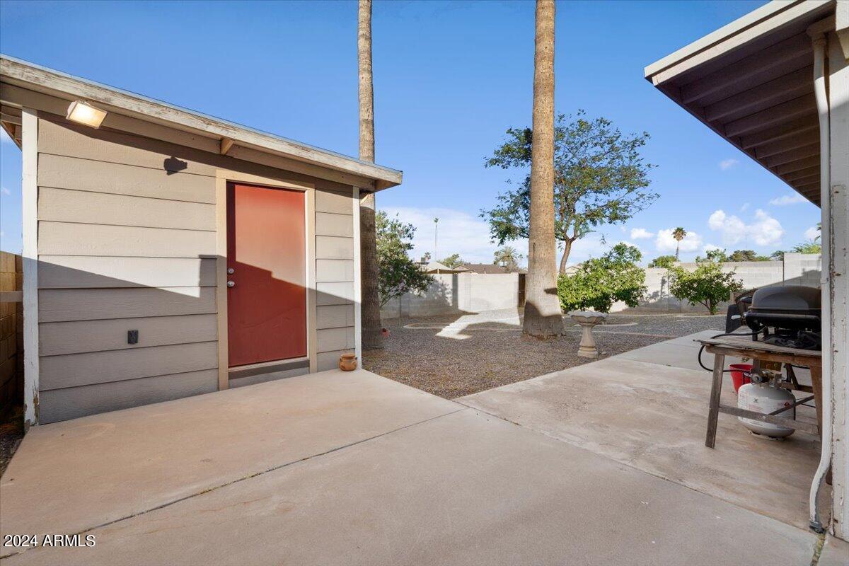 1114 W Auburn Drive