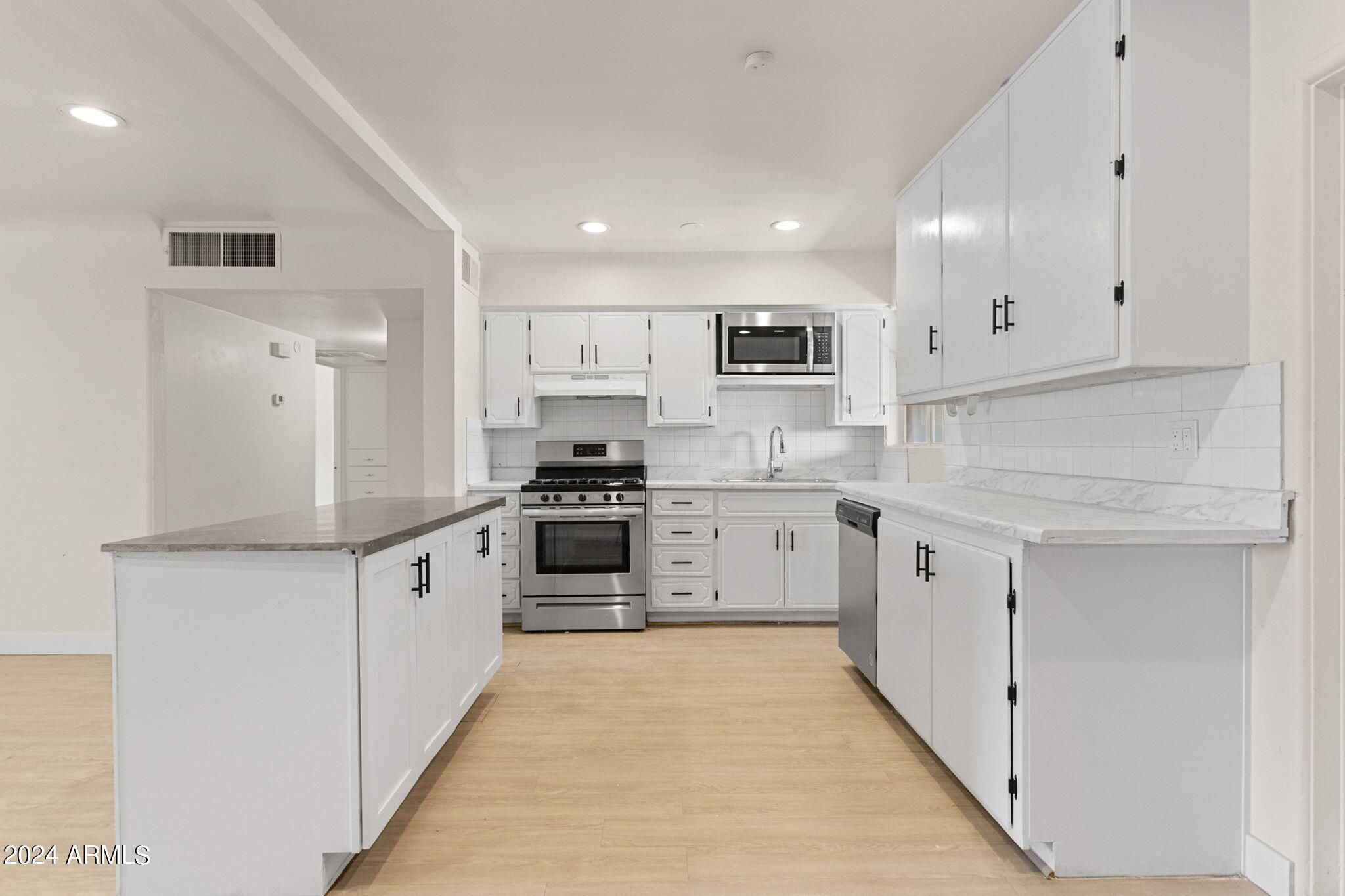 936 W Rio Salado Parkway