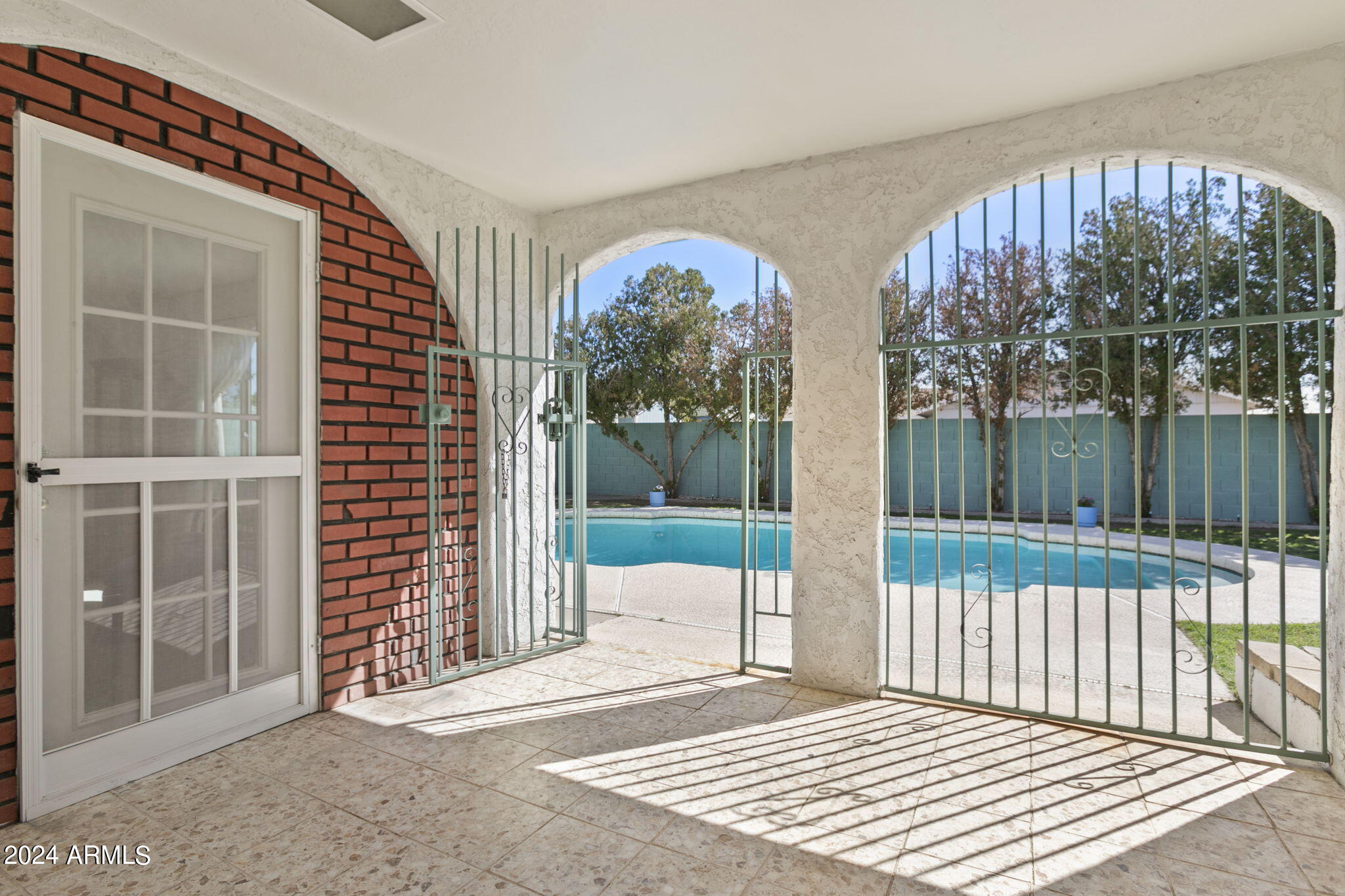 2433 W Poinsettia Drive