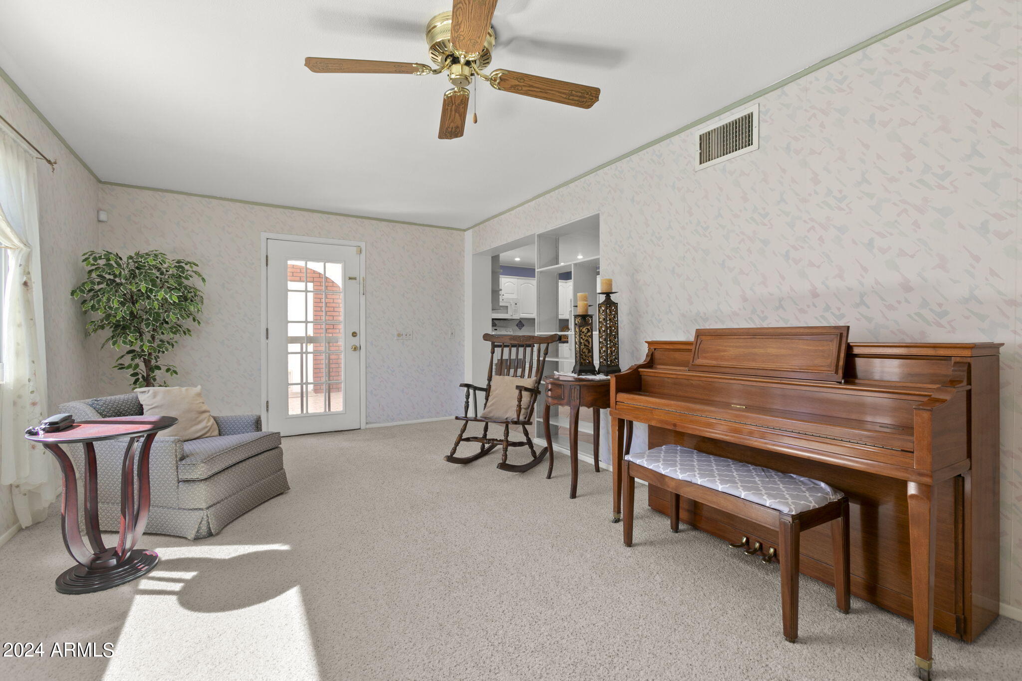 2433 W Poinsettia Drive
