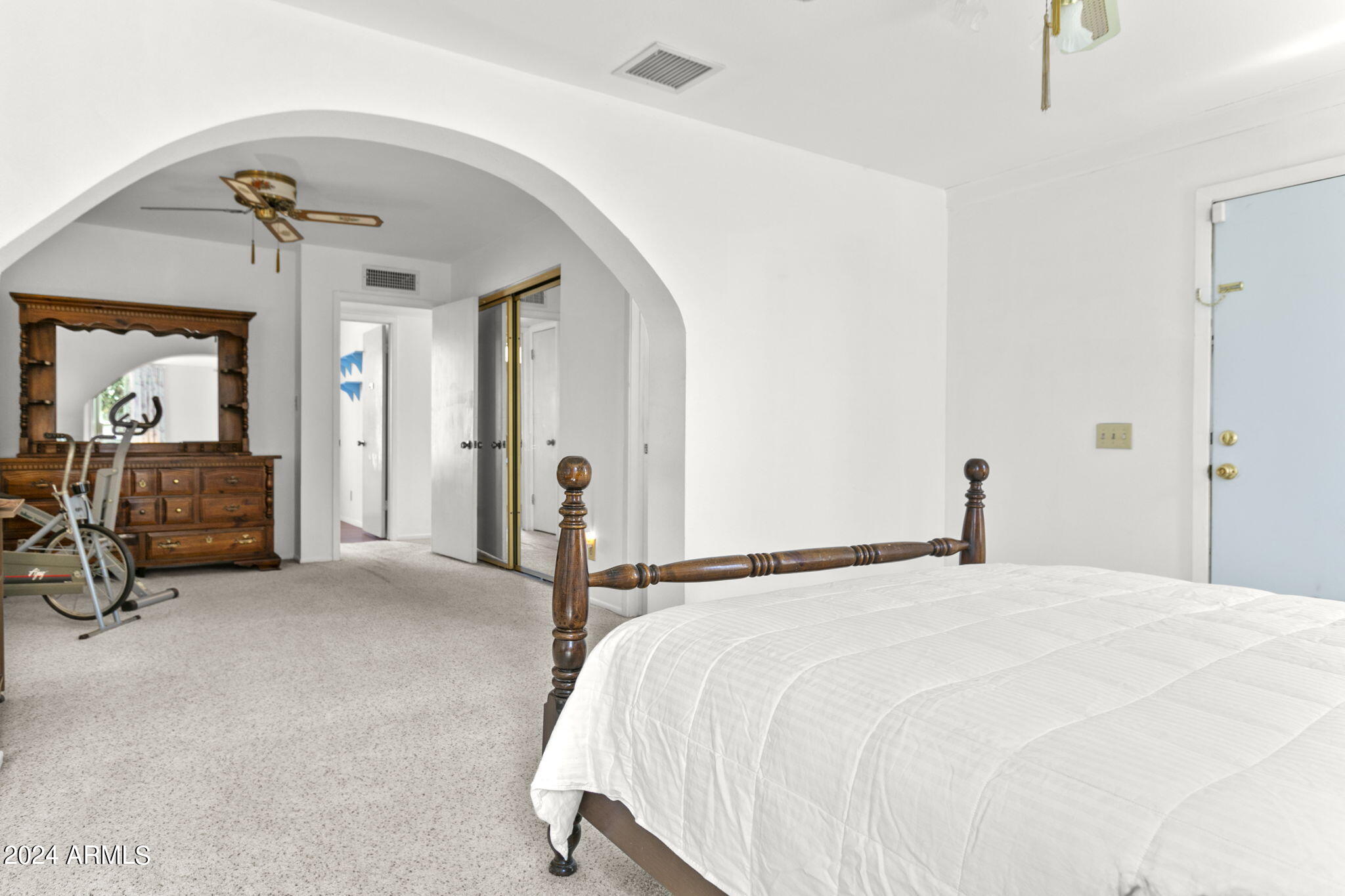 2433 W Poinsettia Drive