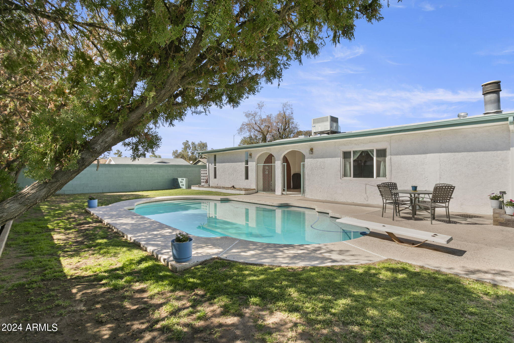 2433 W Poinsettia Drive