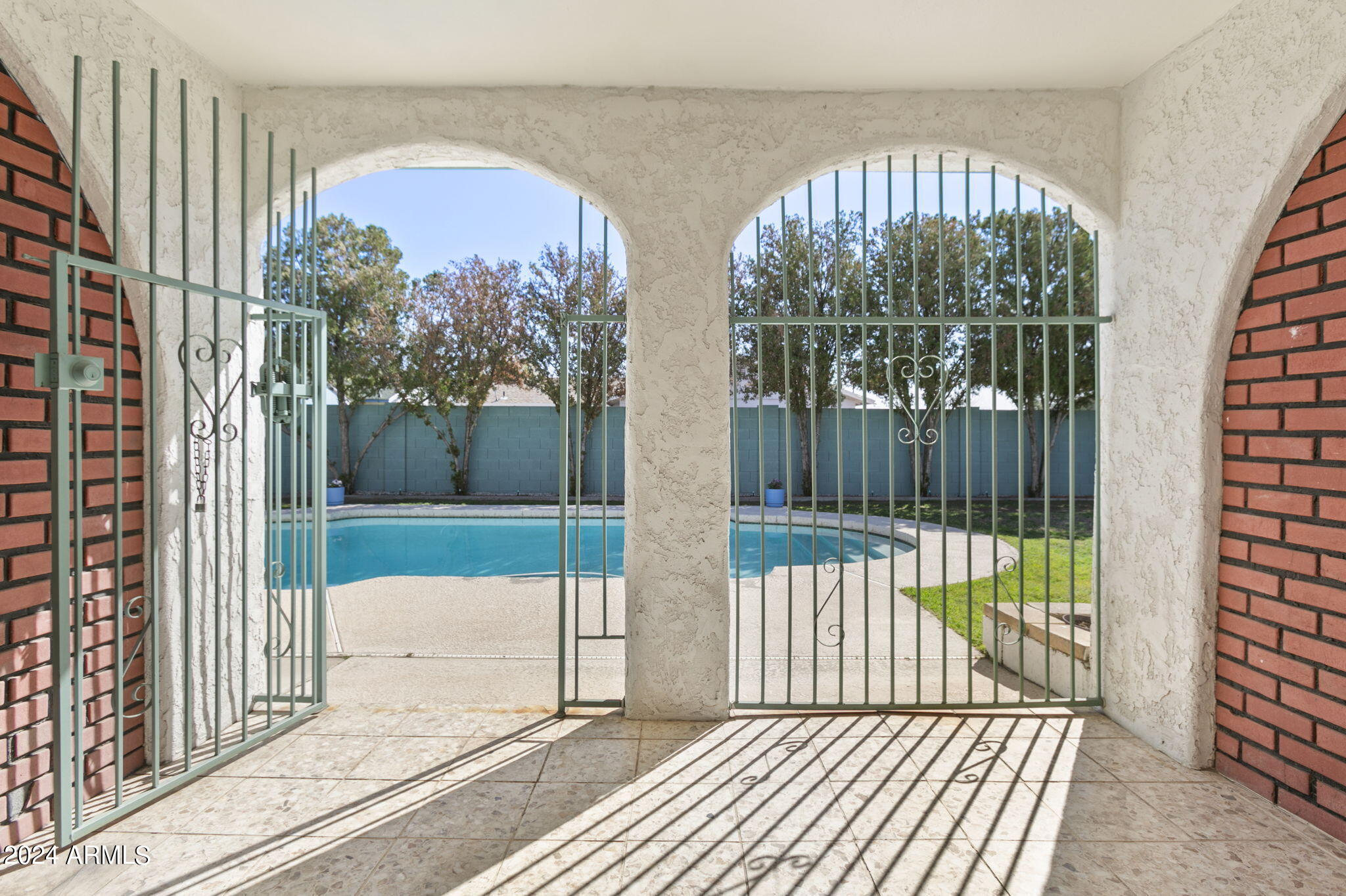 2433 W Poinsettia Drive