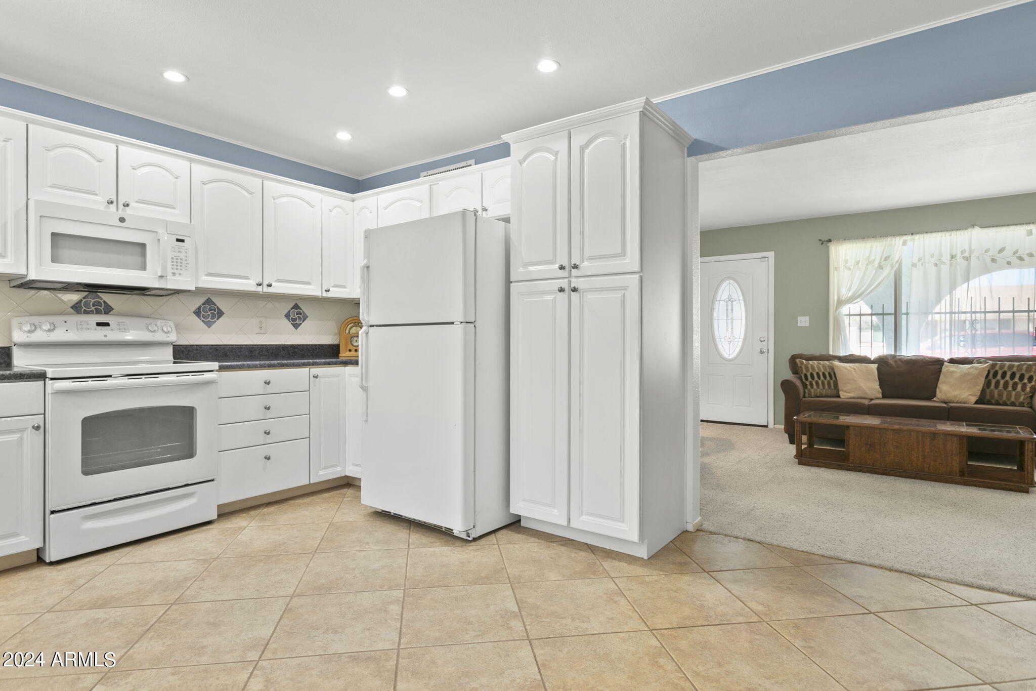 2433 W Poinsettia Drive