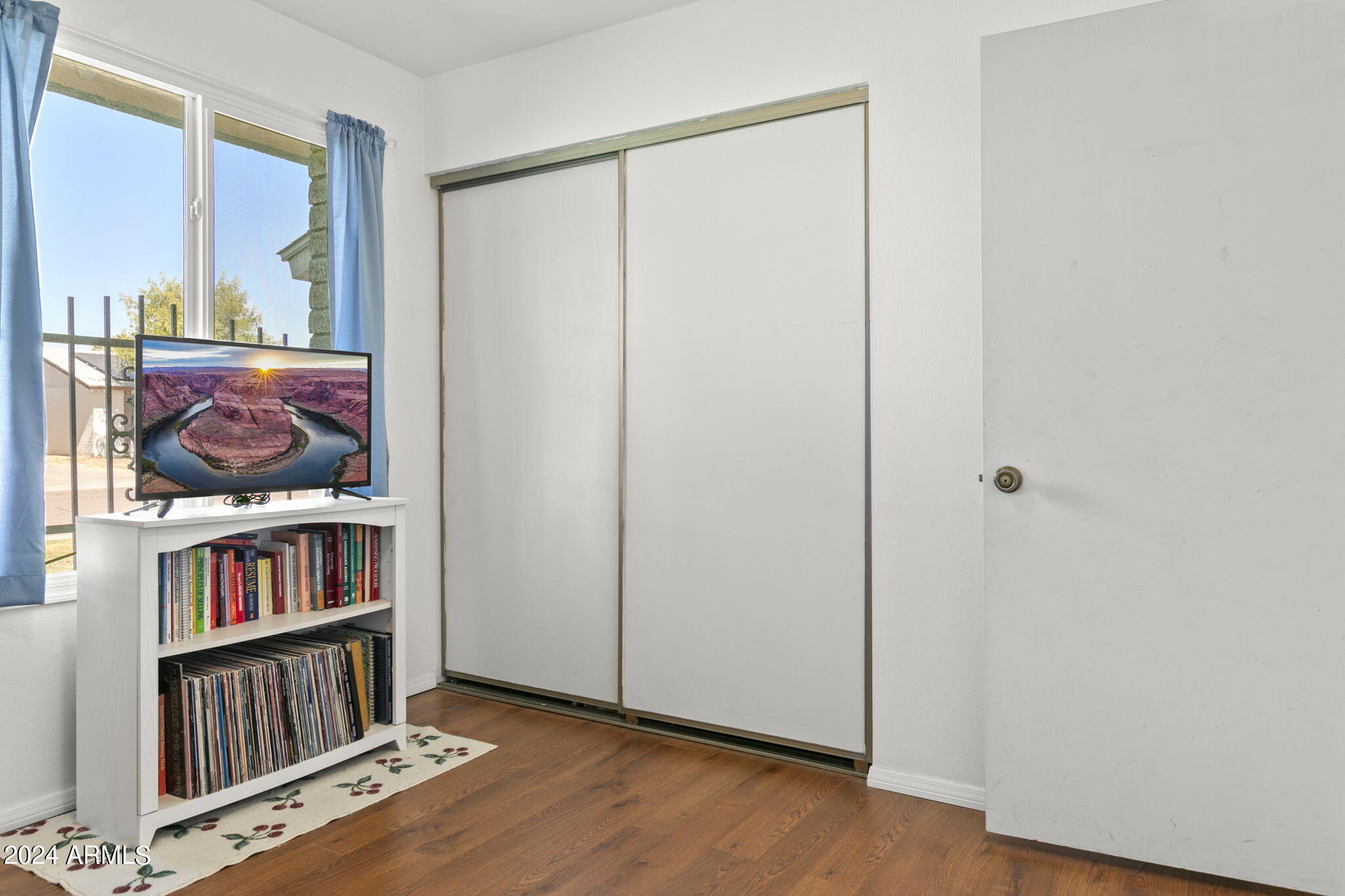 2433 W Poinsettia Drive