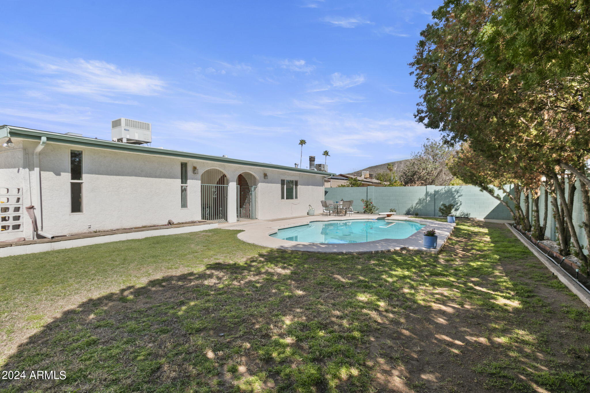 2433 W Poinsettia Drive