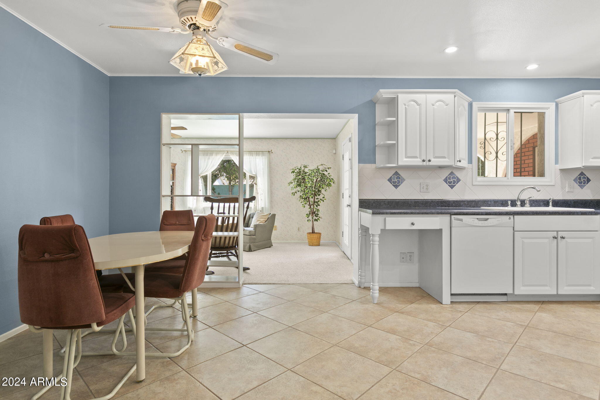 2433 W Poinsettia Drive