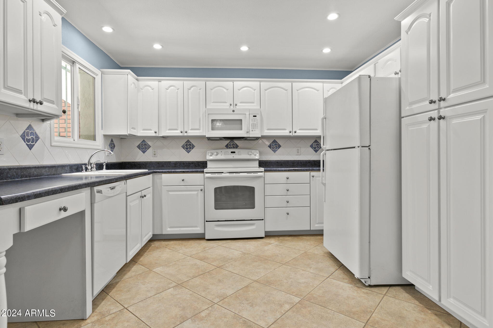 2433 W Poinsettia Drive