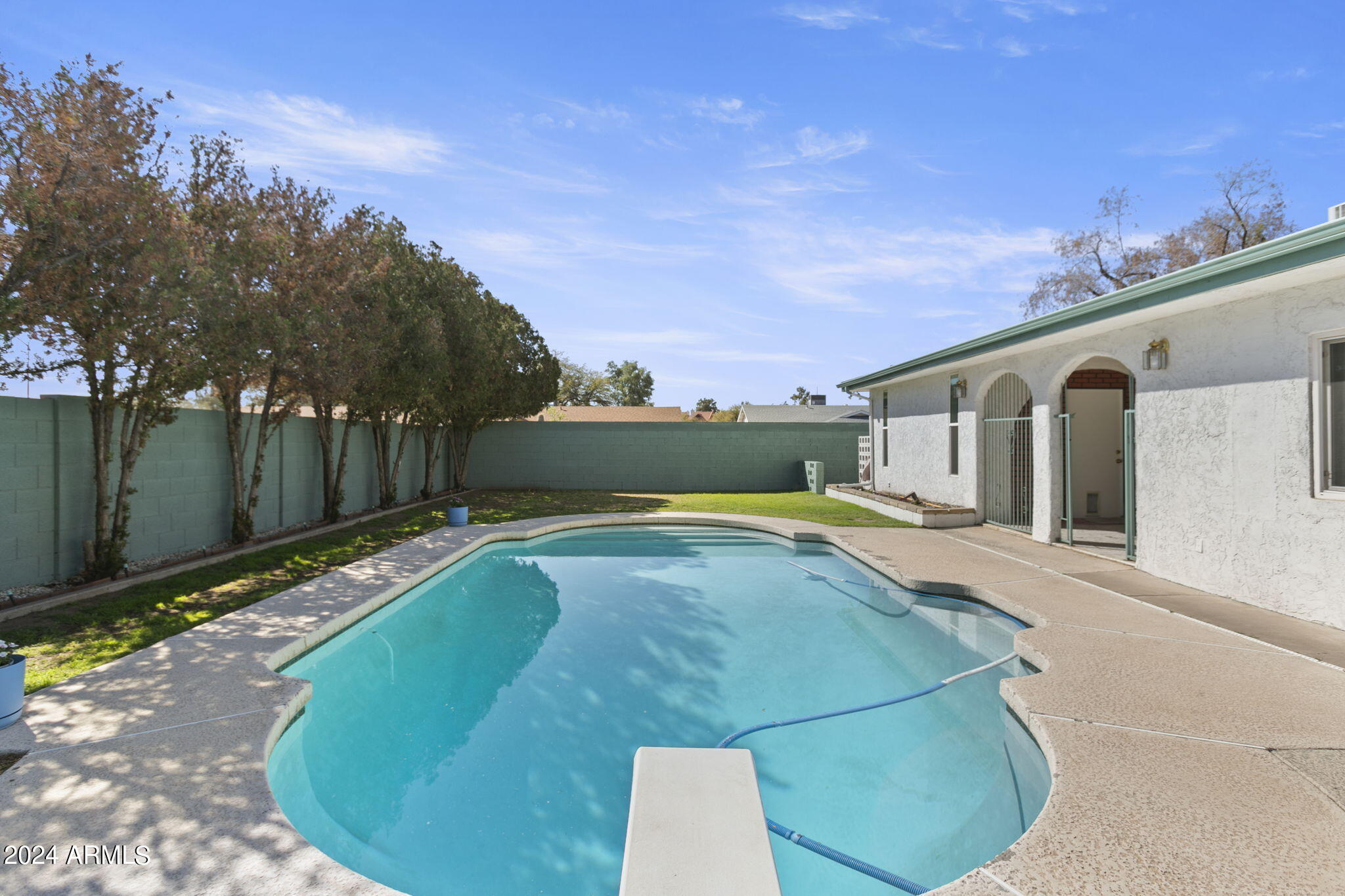 2433 W Poinsettia Drive