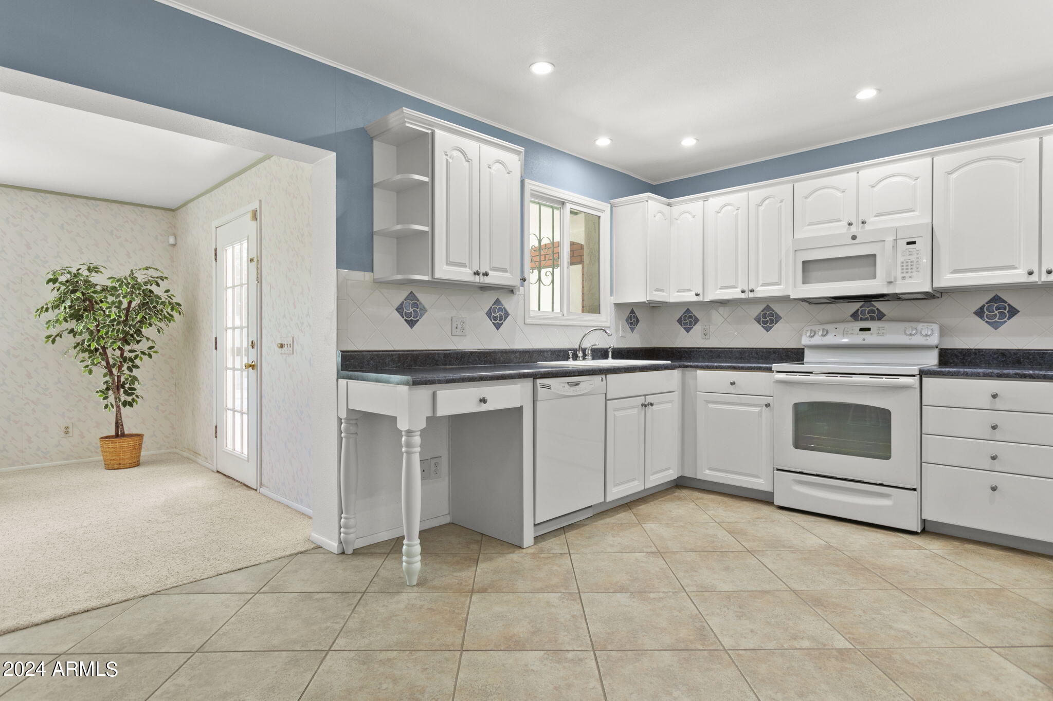 2433 W Poinsettia Drive