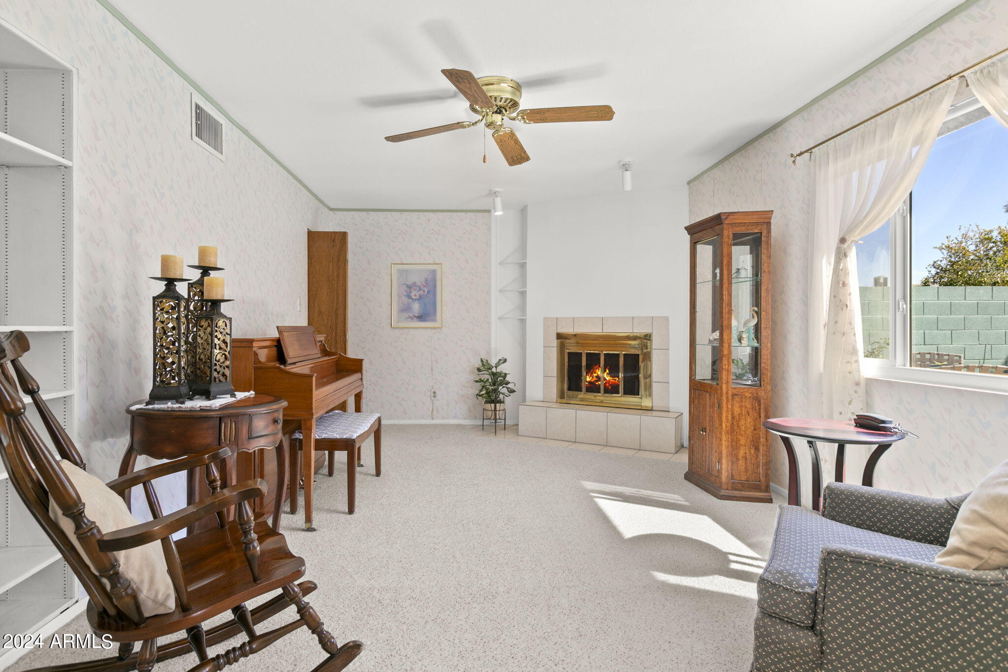 2433 W Poinsettia Drive