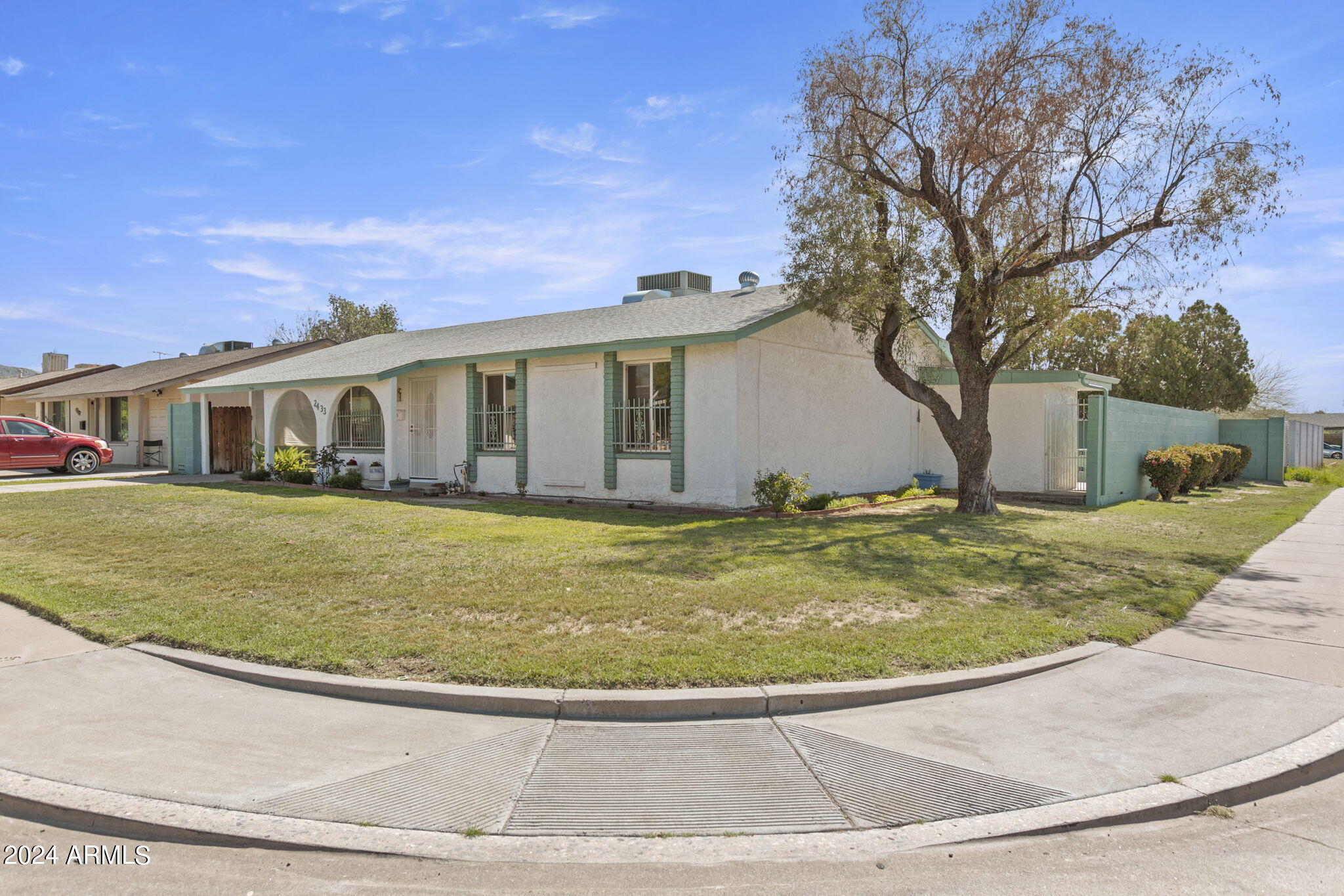 2433 W Poinsettia Drive