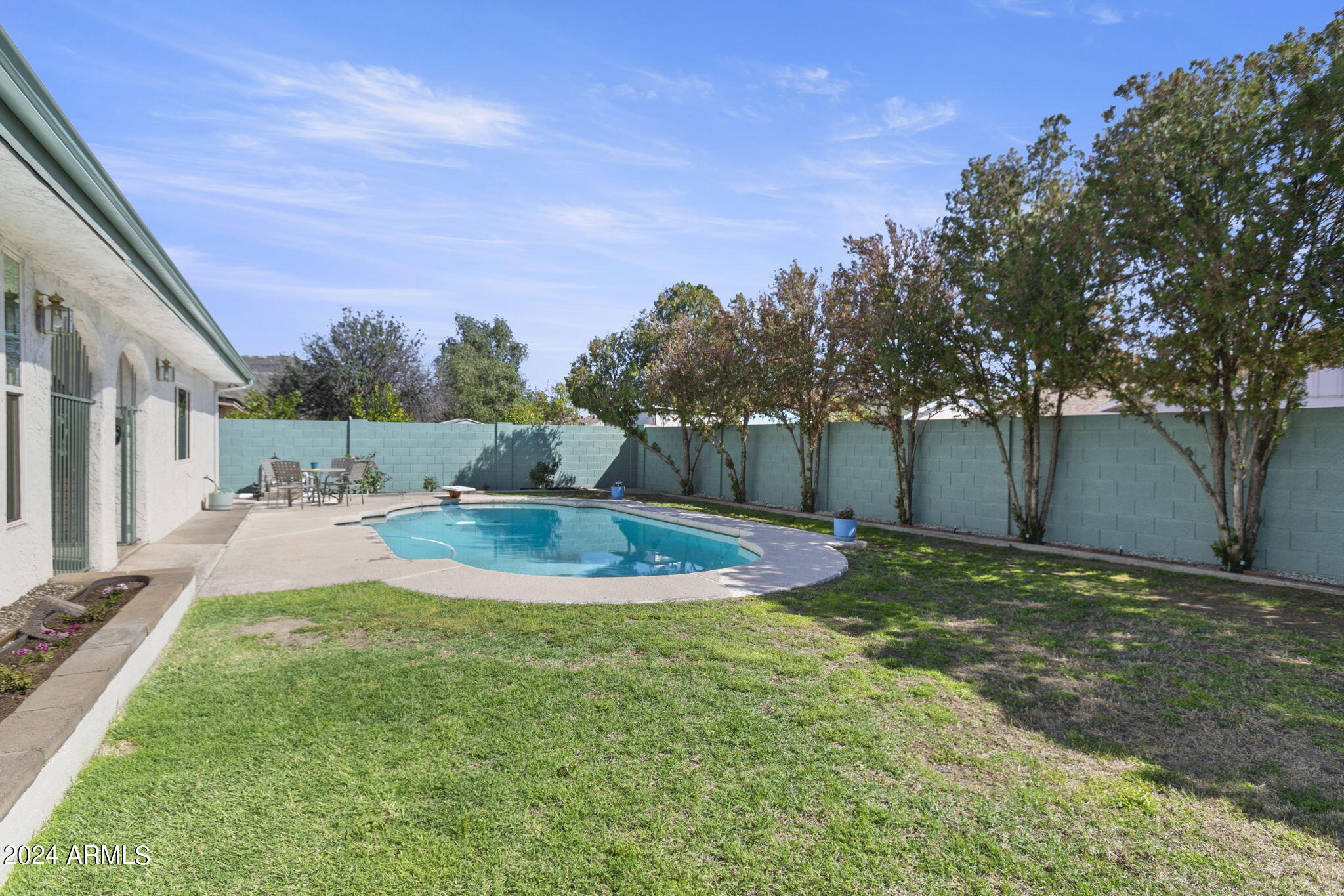 2433 W Poinsettia Drive