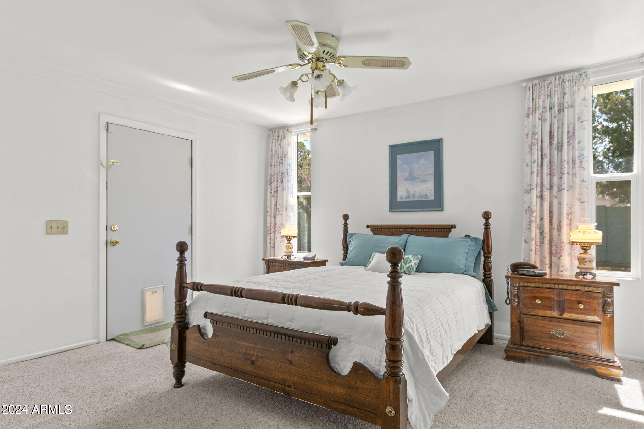 2433 W Poinsettia Drive