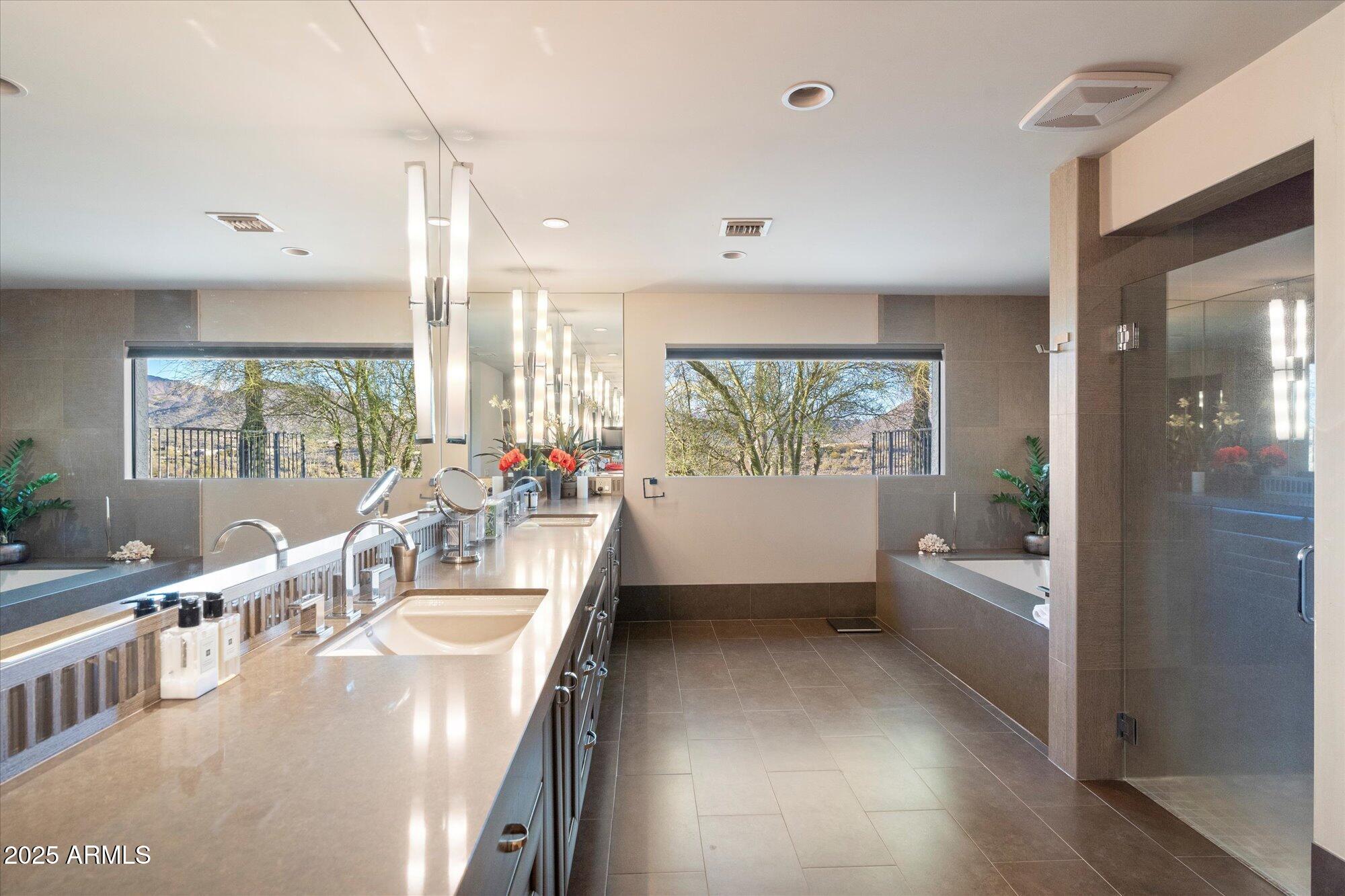7740 E HORIZON Drive