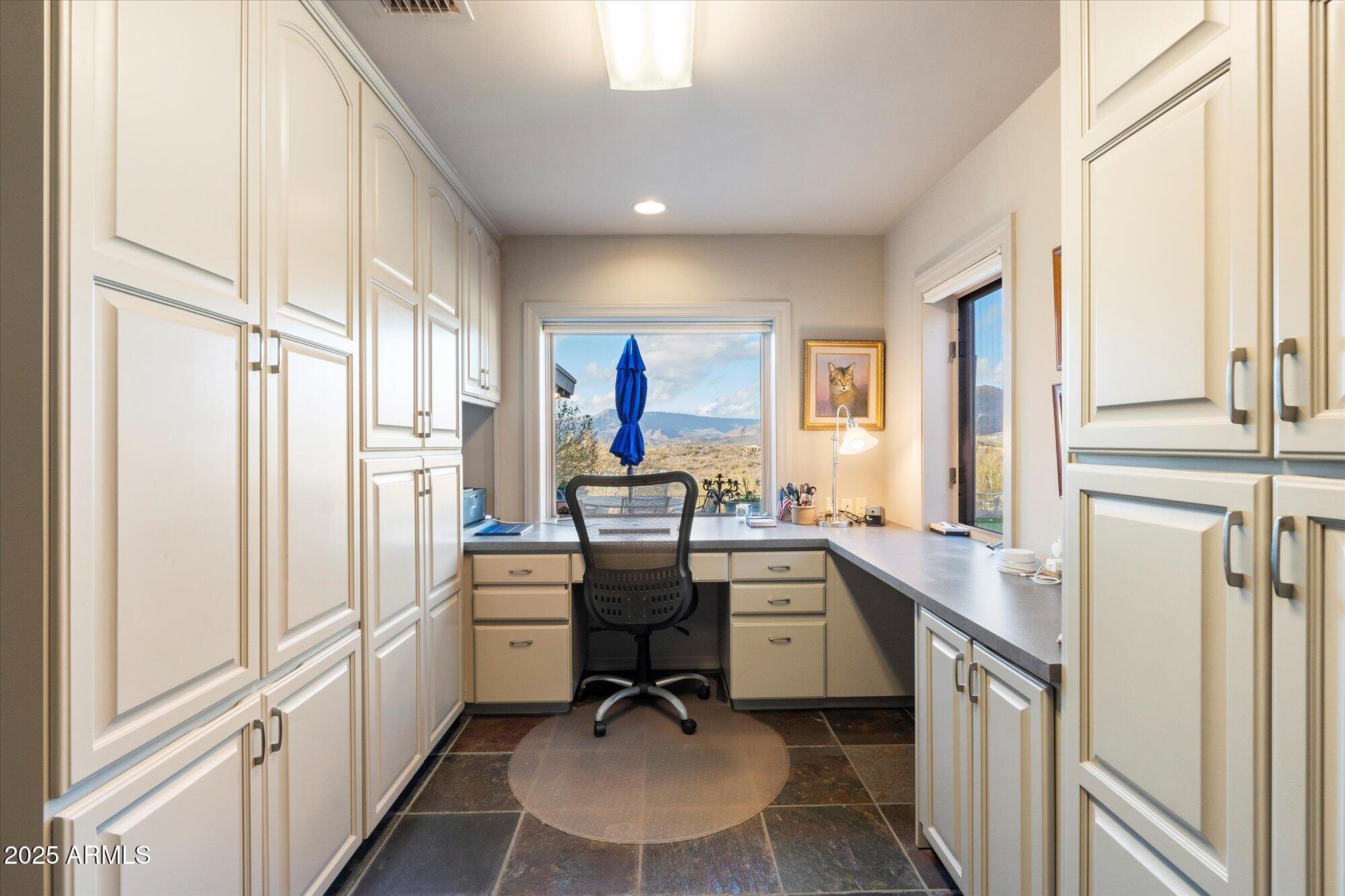 7740 E HORIZON Drive