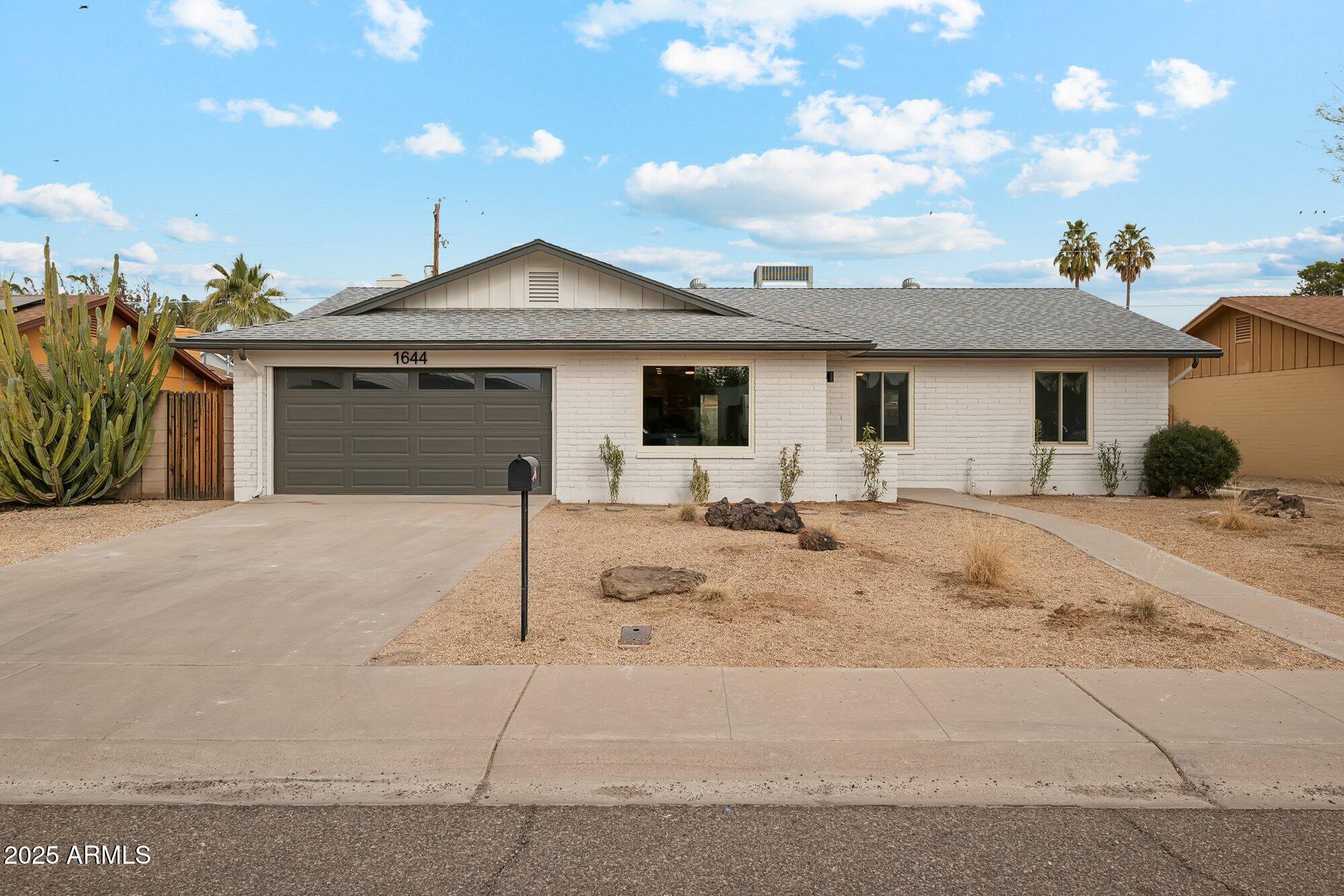 1644 W GRISWOLD Road