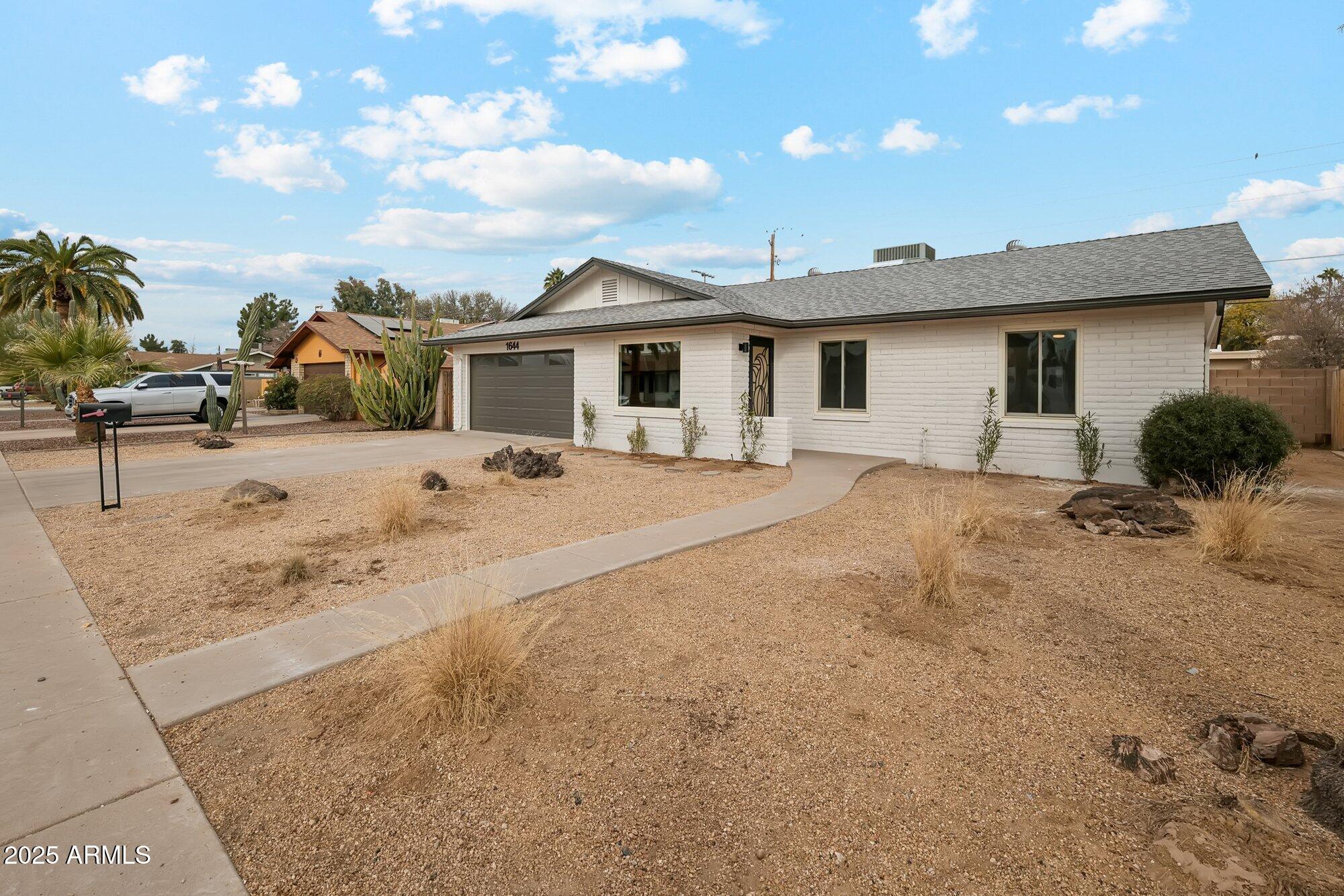 1644 W GRISWOLD Road
