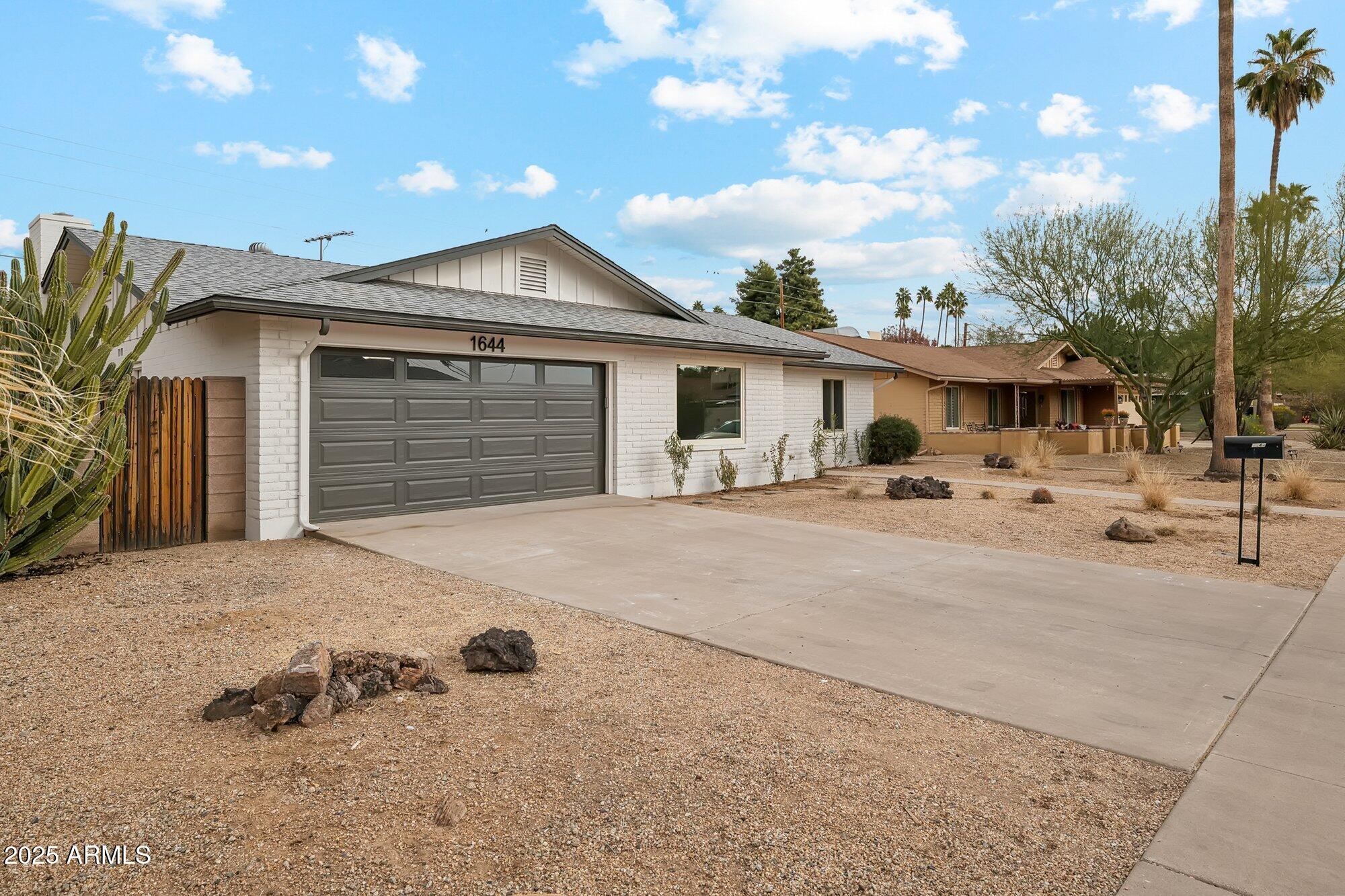 1644 W GRISWOLD Road