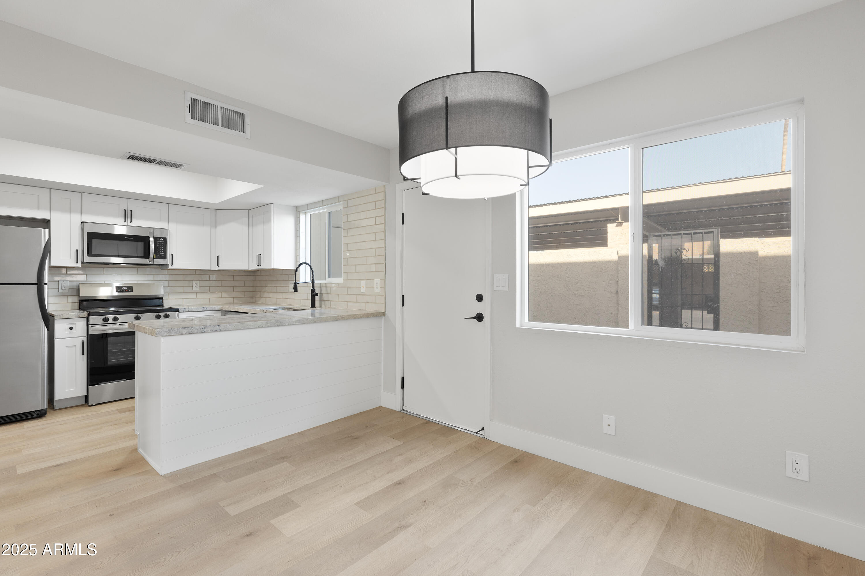610 E MONTEBELLO Avenue 35
