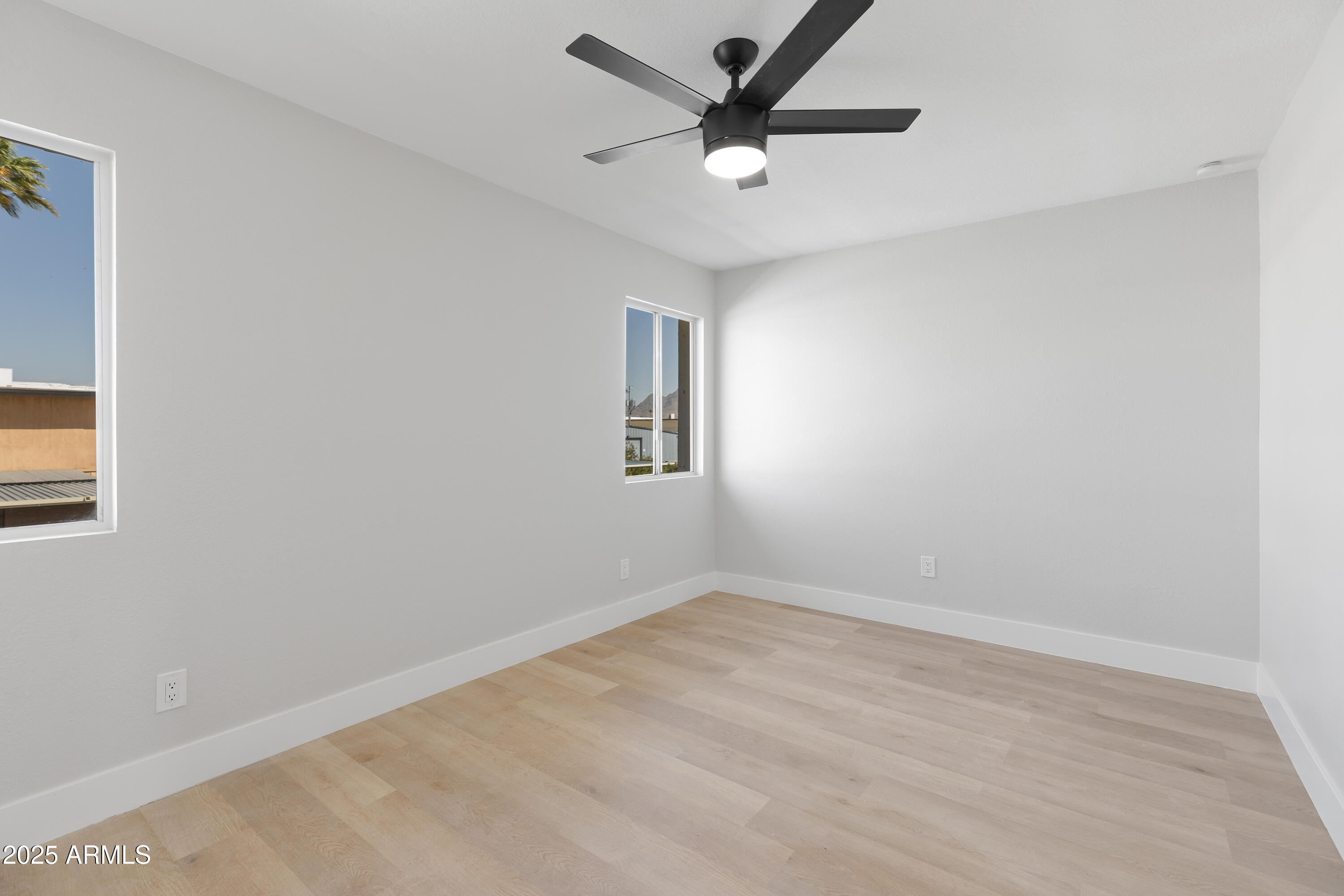 610 E MONTEBELLO Avenue 35