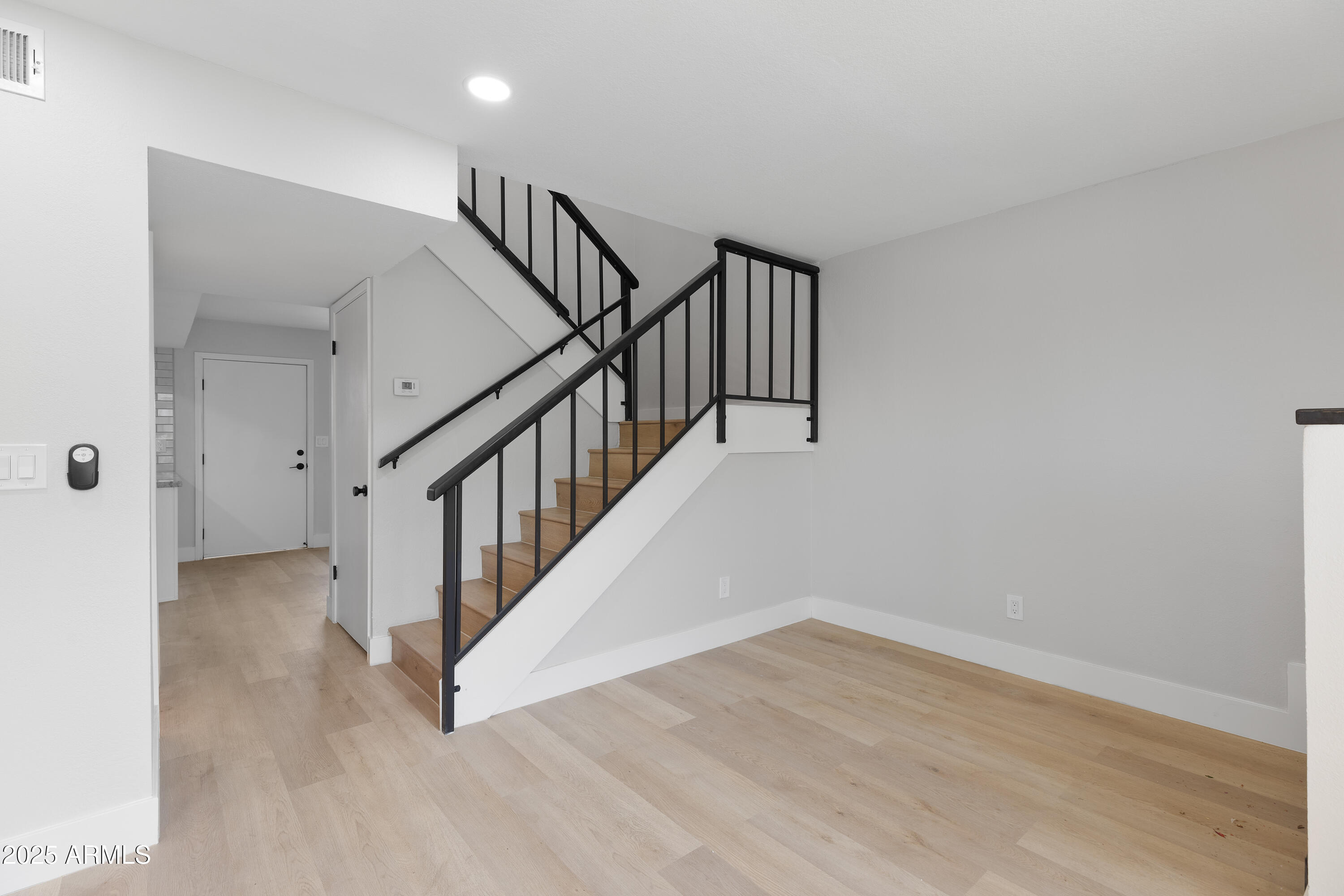 610 E MONTEBELLO Avenue 35