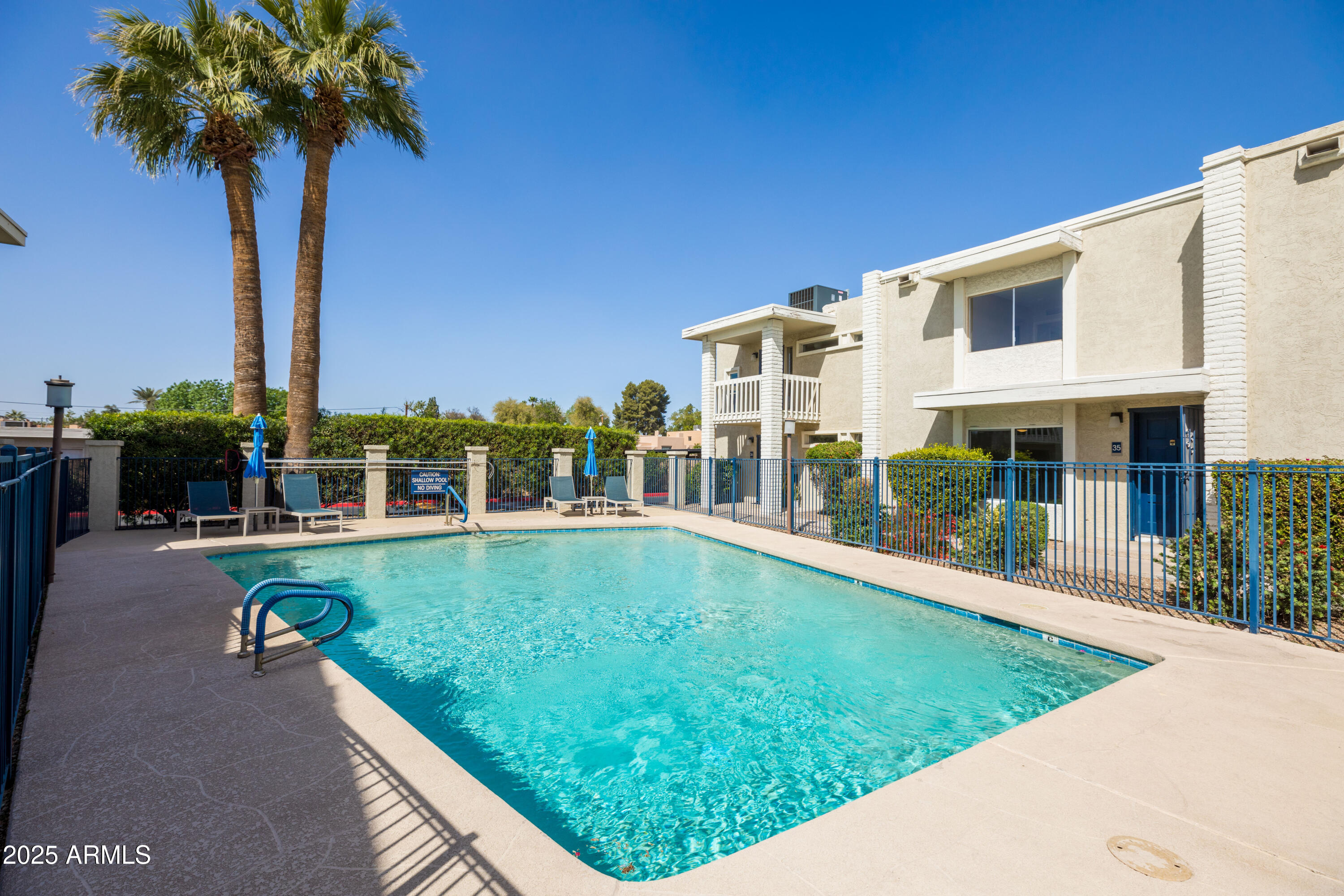 610 E MONTEBELLO Avenue 35