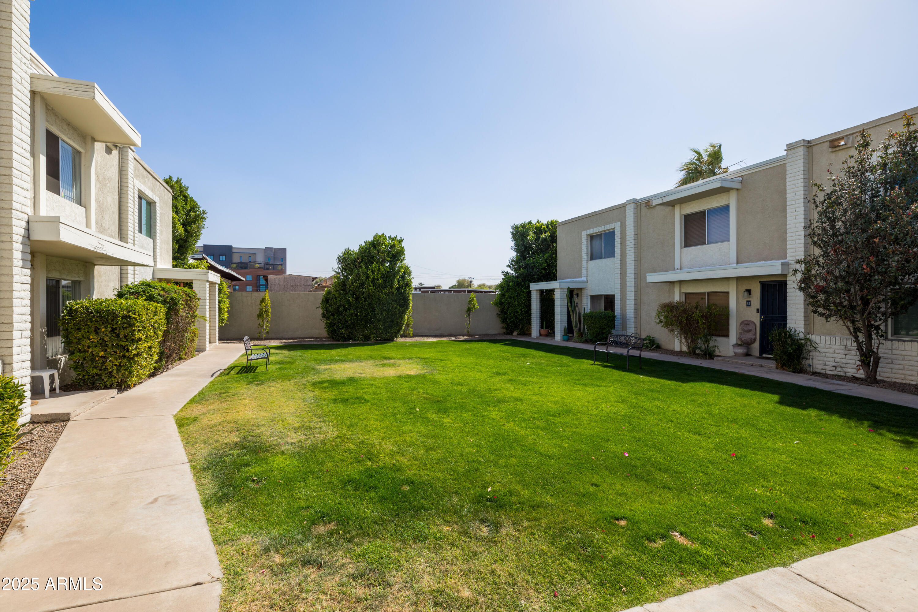 610 E MONTEBELLO Avenue 35