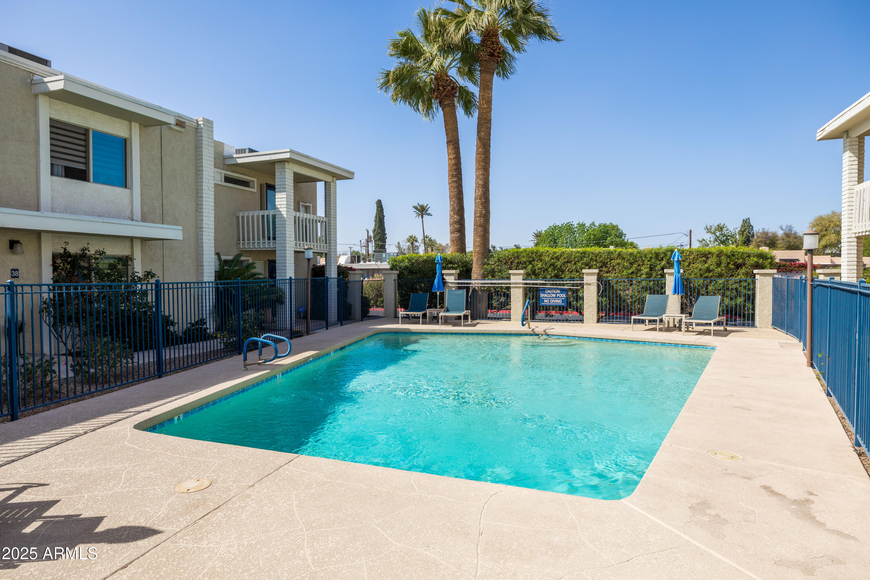 610 E MONTEBELLO Avenue 35
