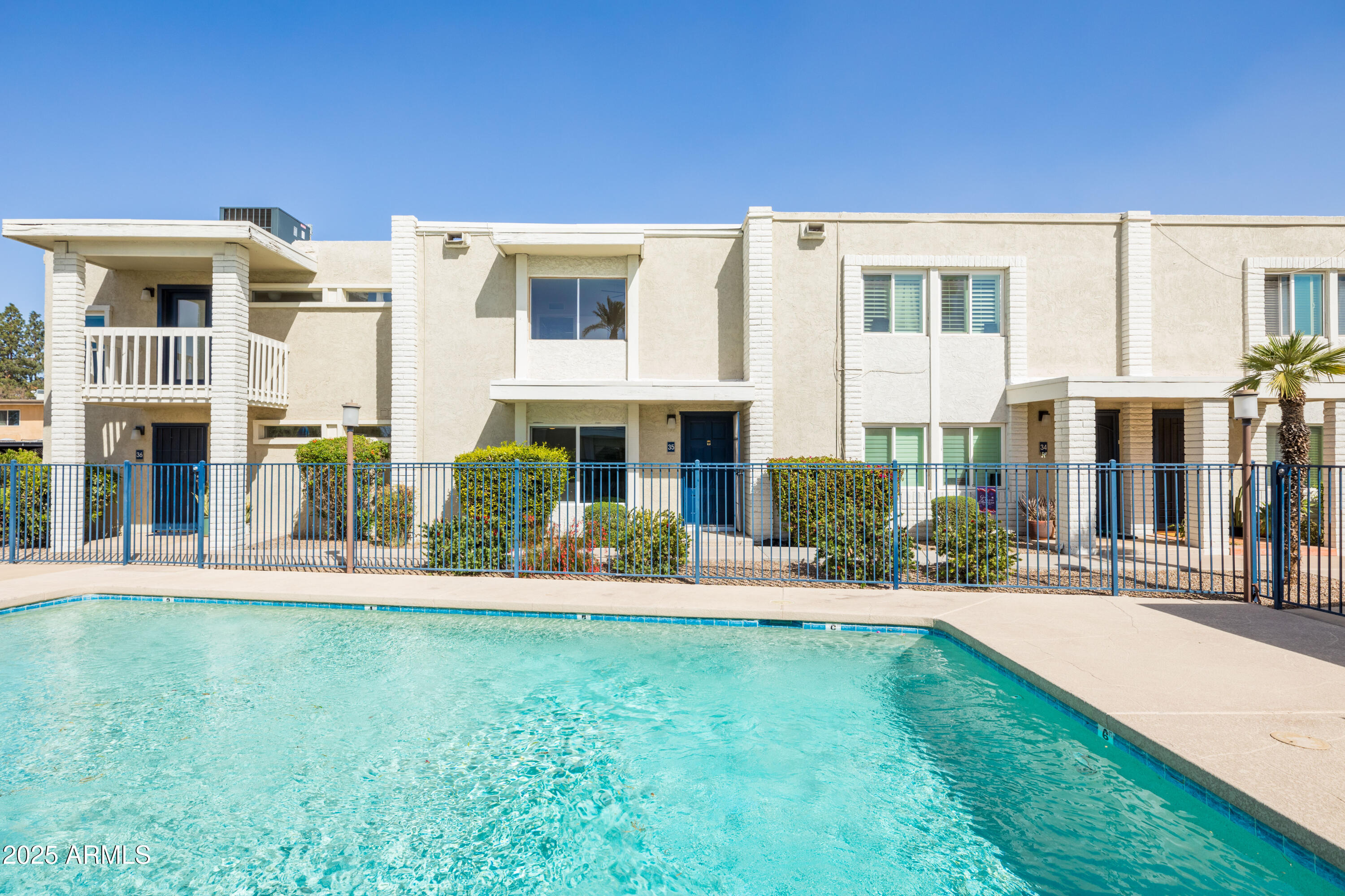 610 E MONTEBELLO Avenue 35