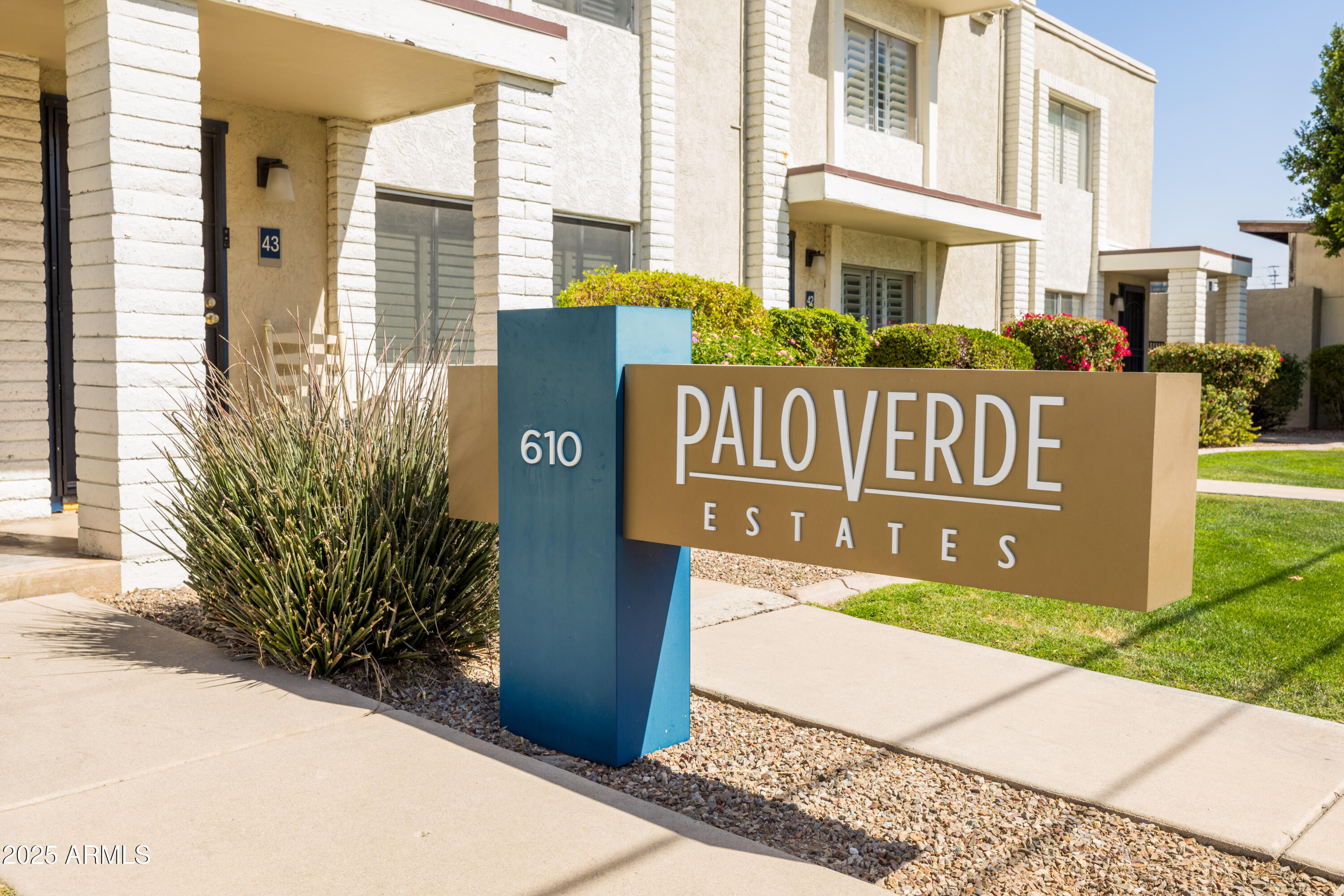 610 E MONTEBELLO Avenue 35