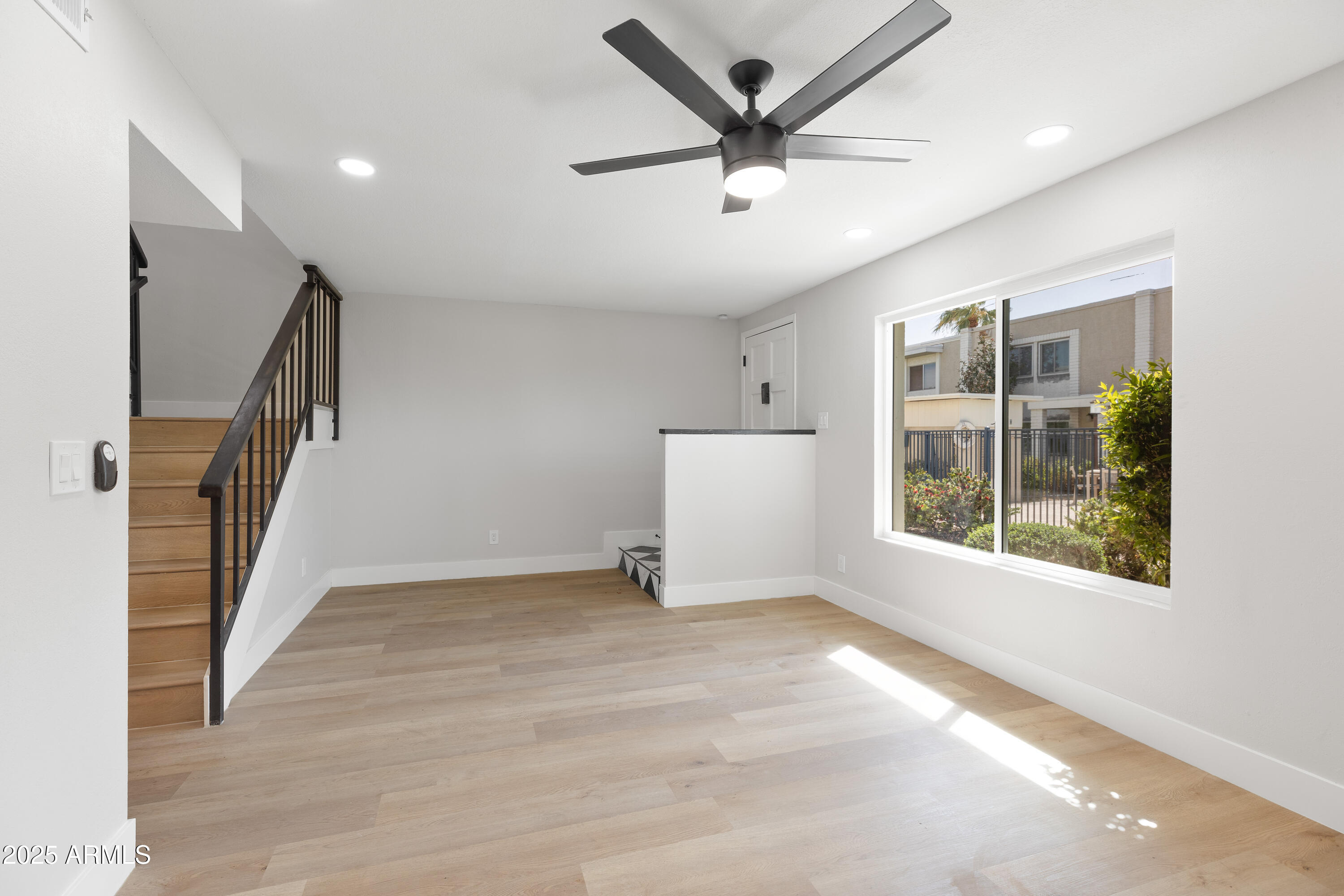 610 E MONTEBELLO Avenue 35