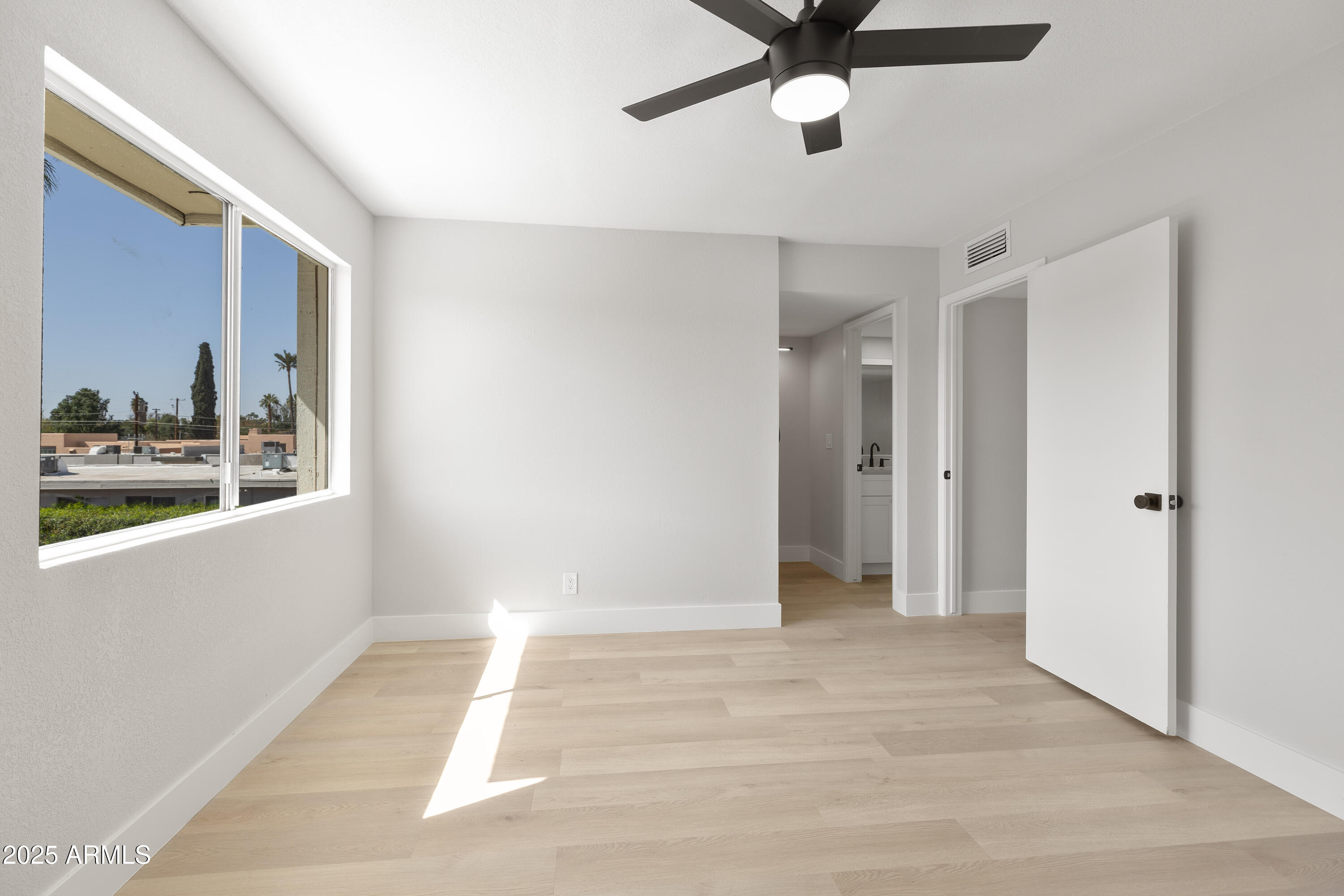610 E MONTEBELLO Avenue 35