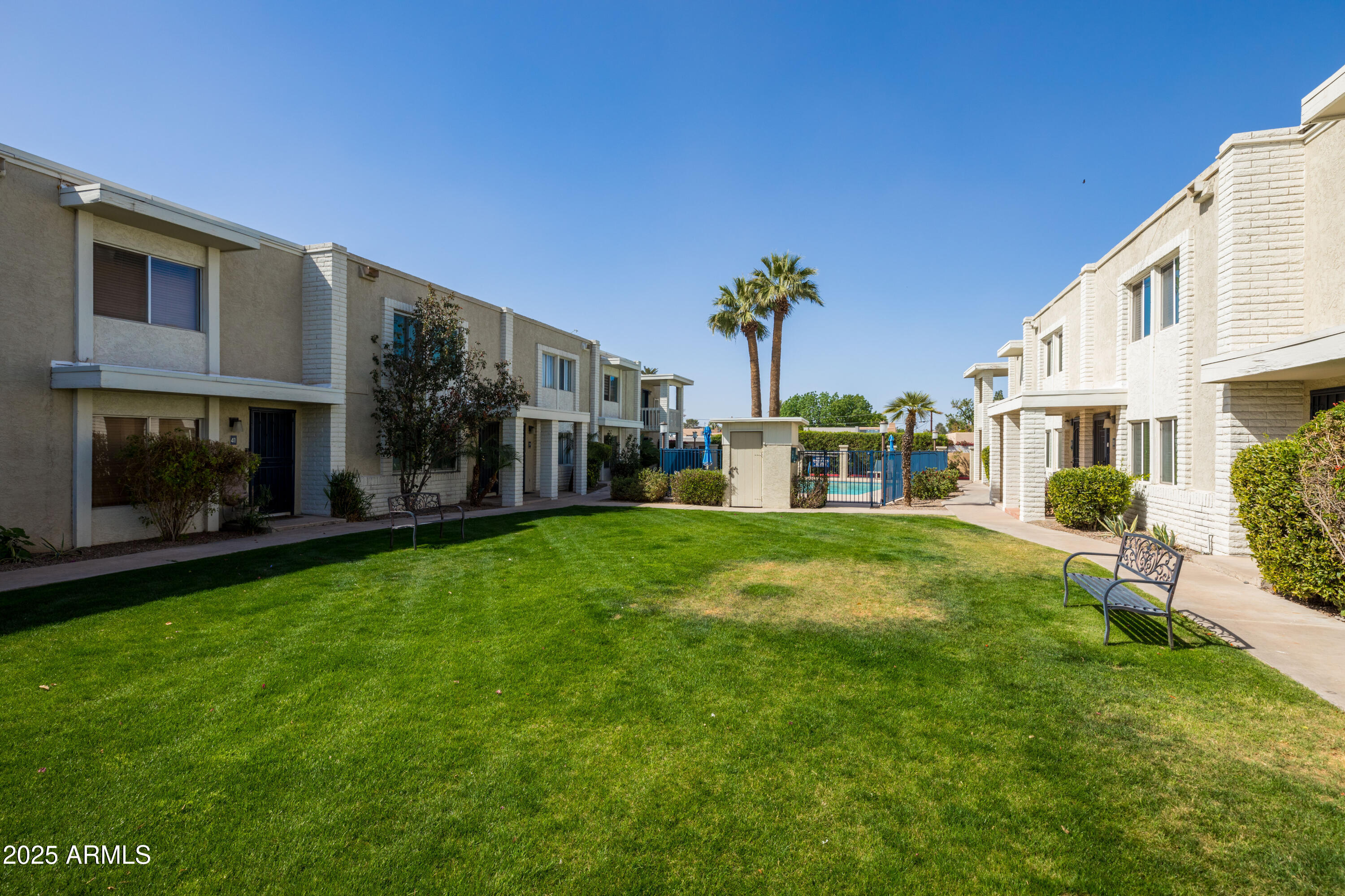 610 E MONTEBELLO Avenue 35