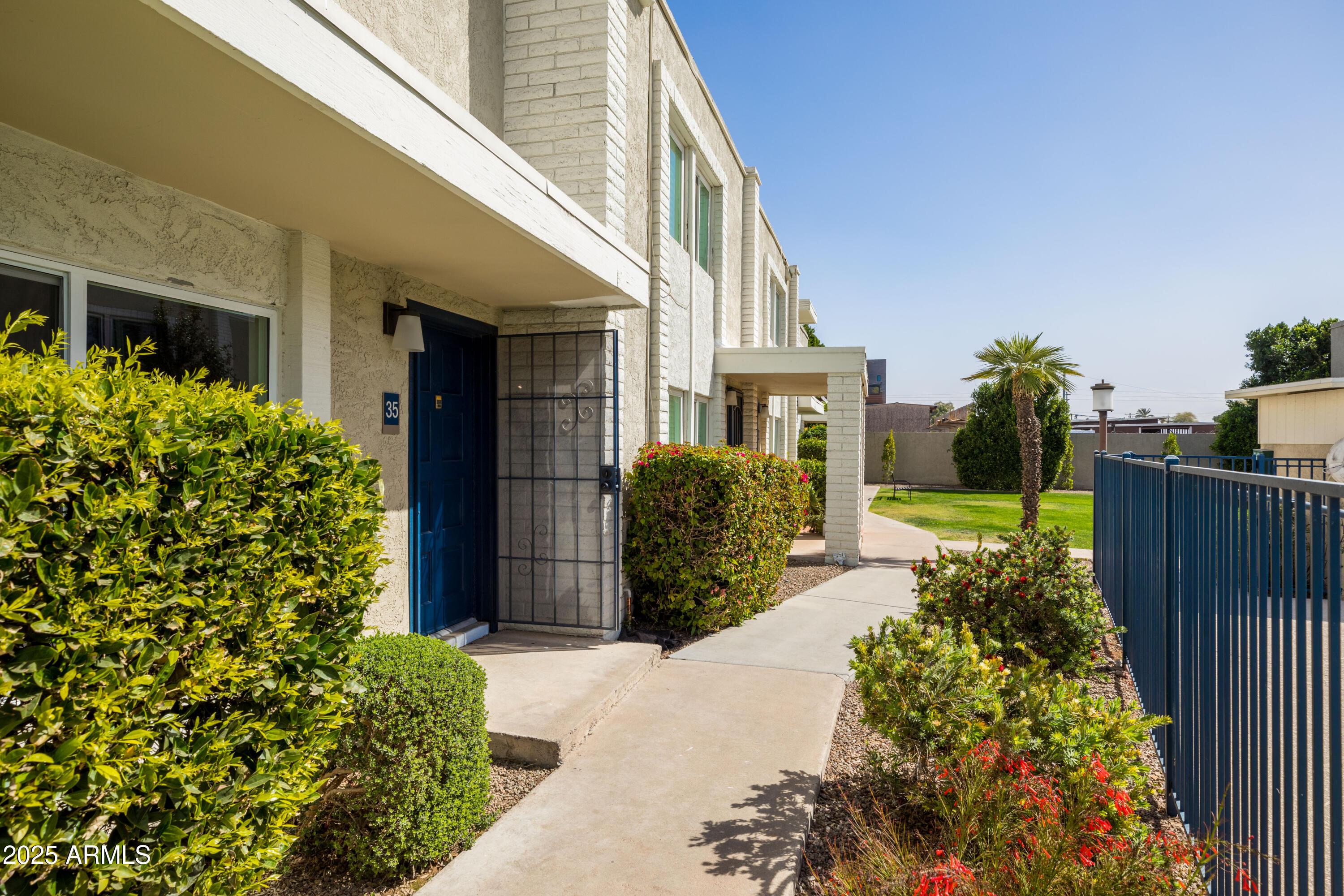 610 E MONTEBELLO Avenue 35
