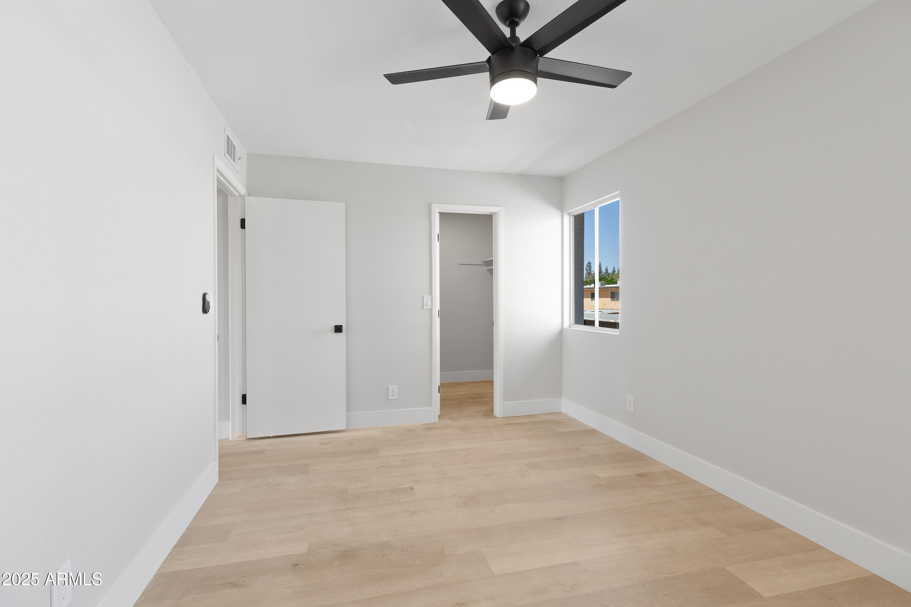610 E MONTEBELLO Avenue 35