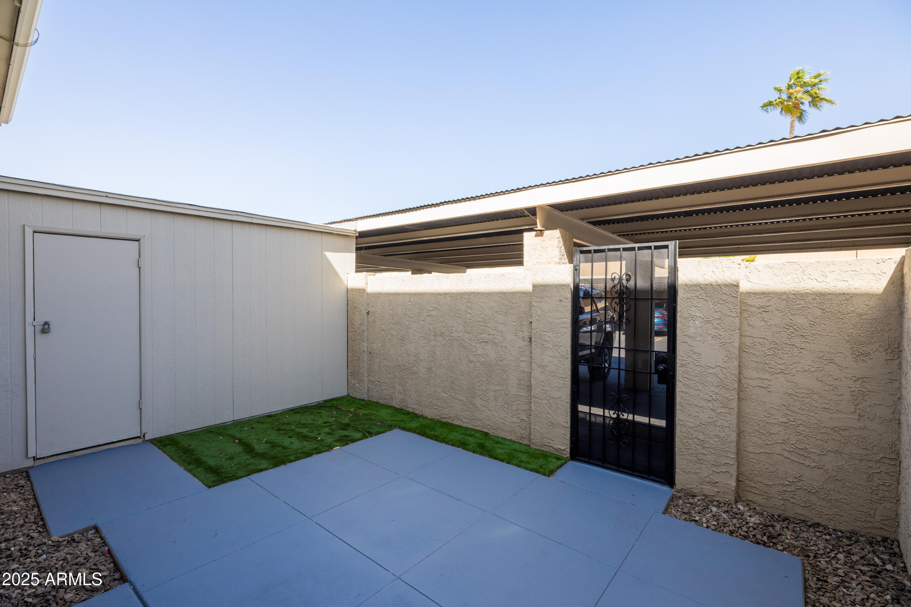 610 E MONTEBELLO Avenue 35