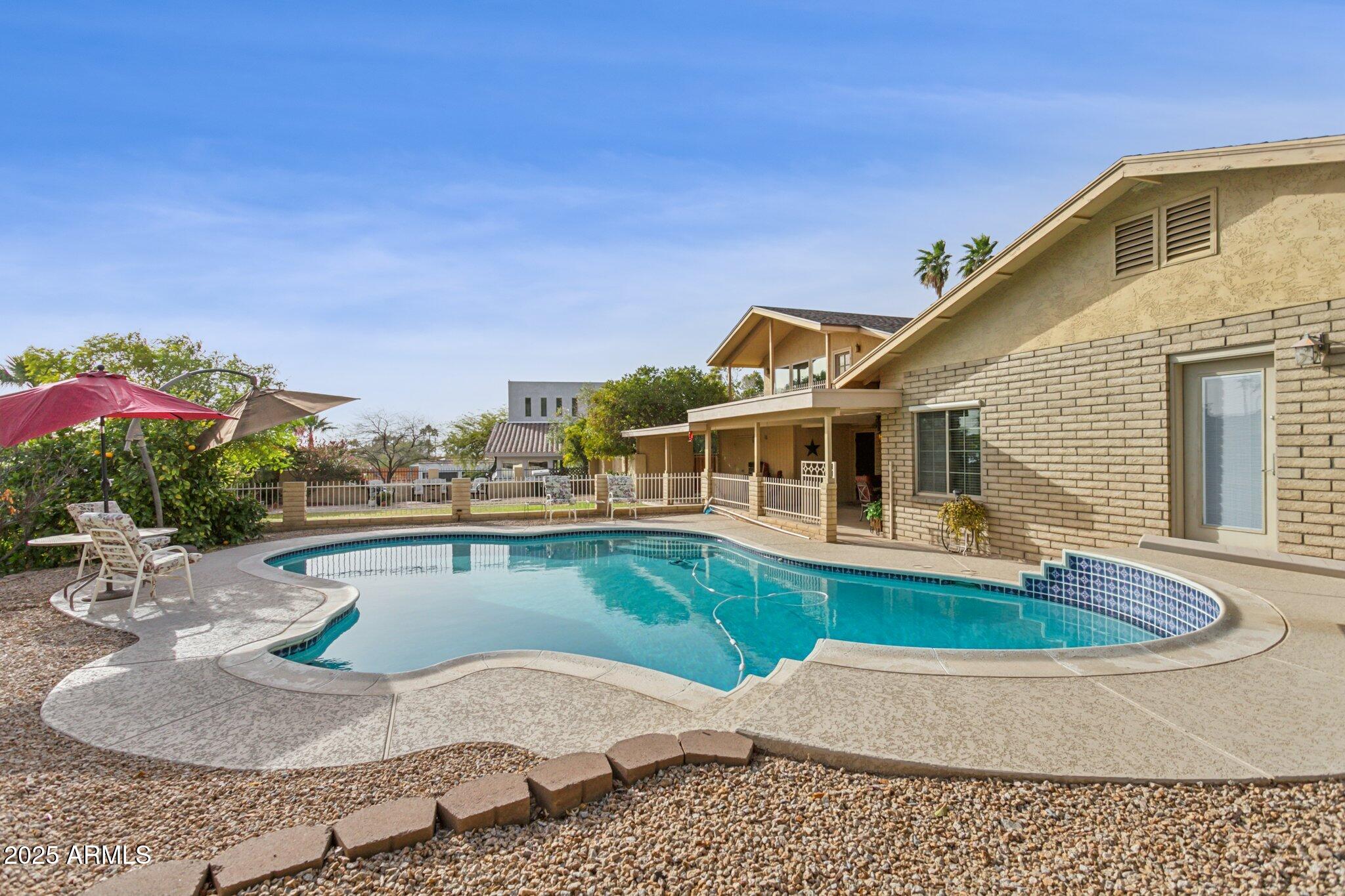 2231 E Orangewood Avenue
