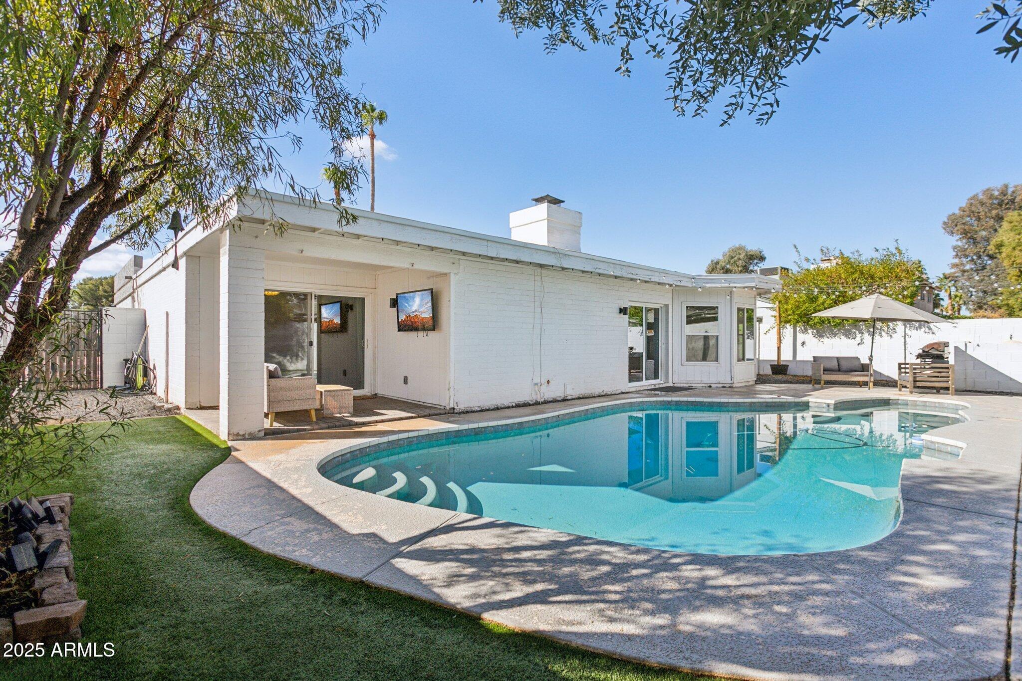 3902 E Windrose Drive