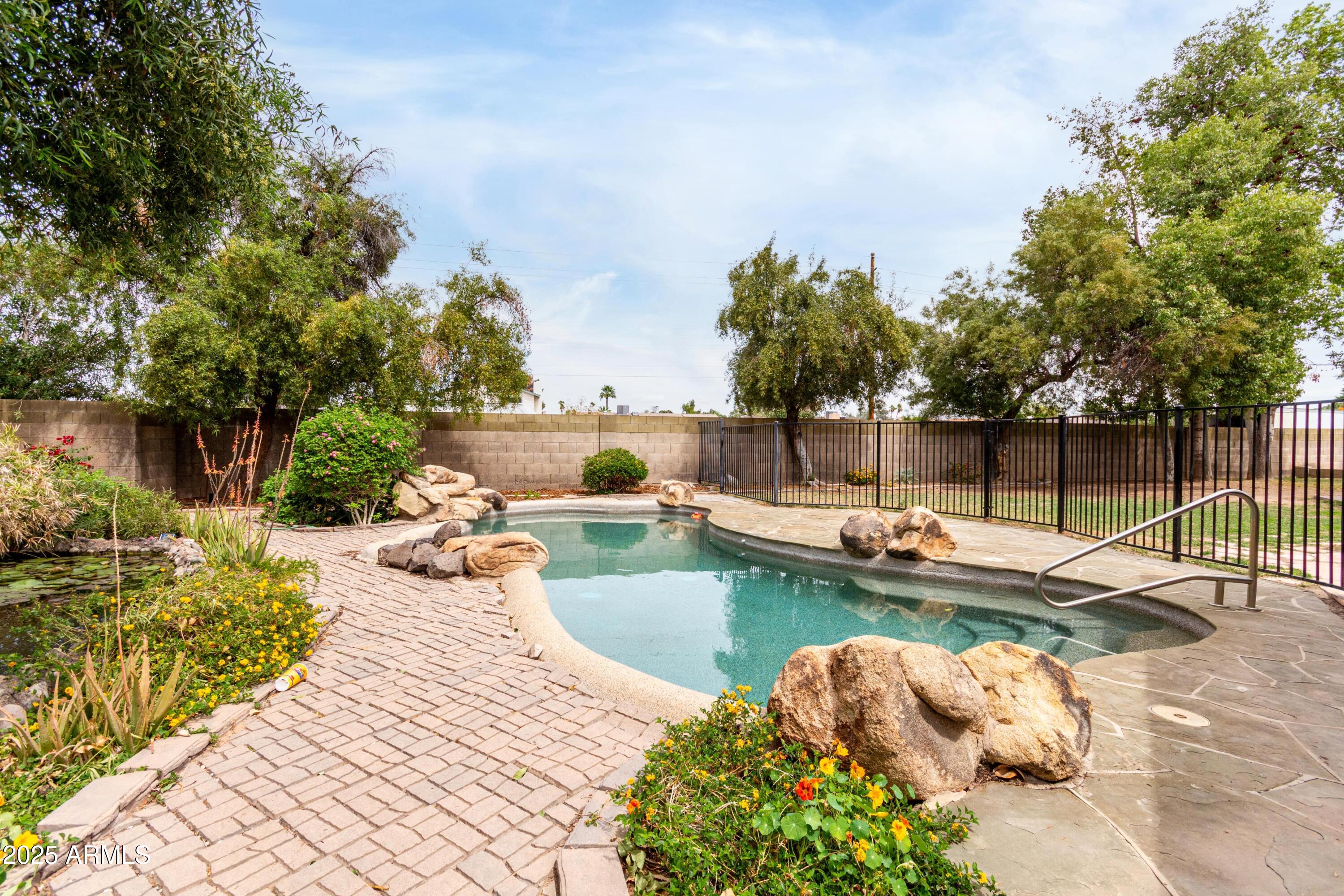 2816 S DON LUIS Circle